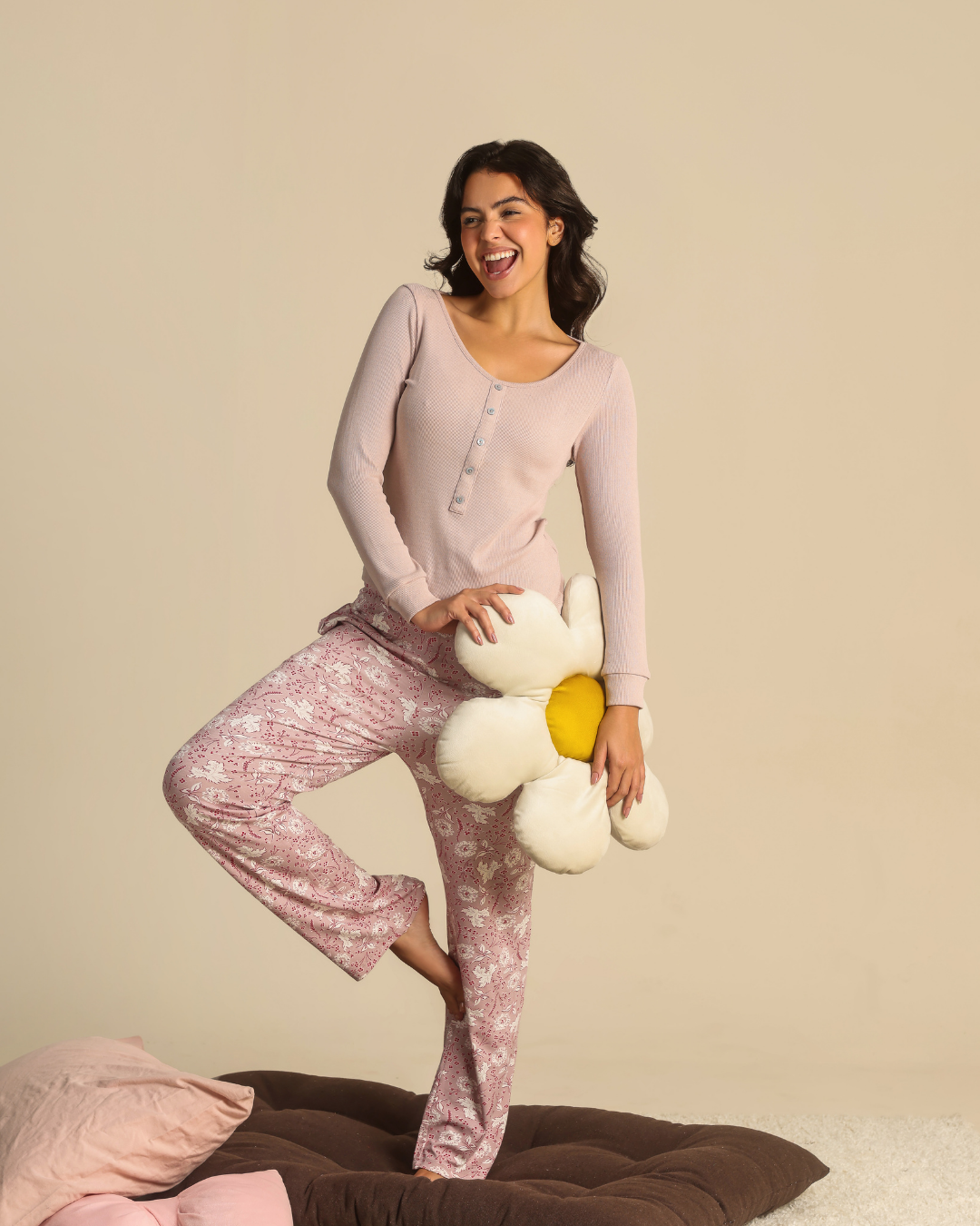 بيجاما بطبعة زهور وياقة بأزرار