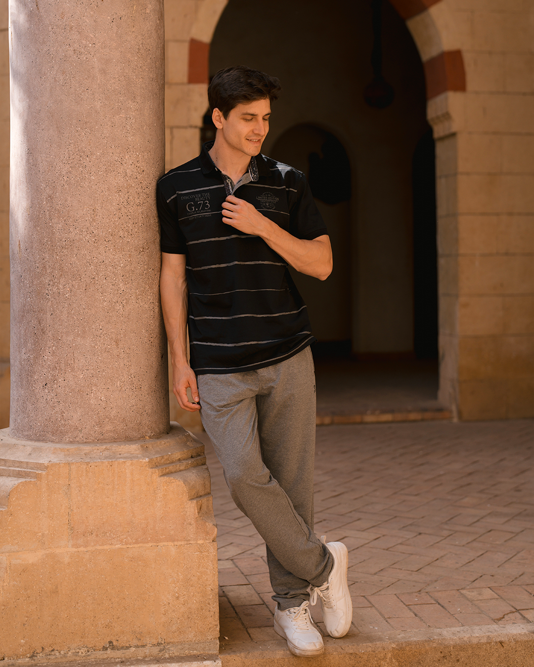 DISCOVER THE BEAUTY بيجامه رجالي ياقة بزراير طابعة علي الصدر