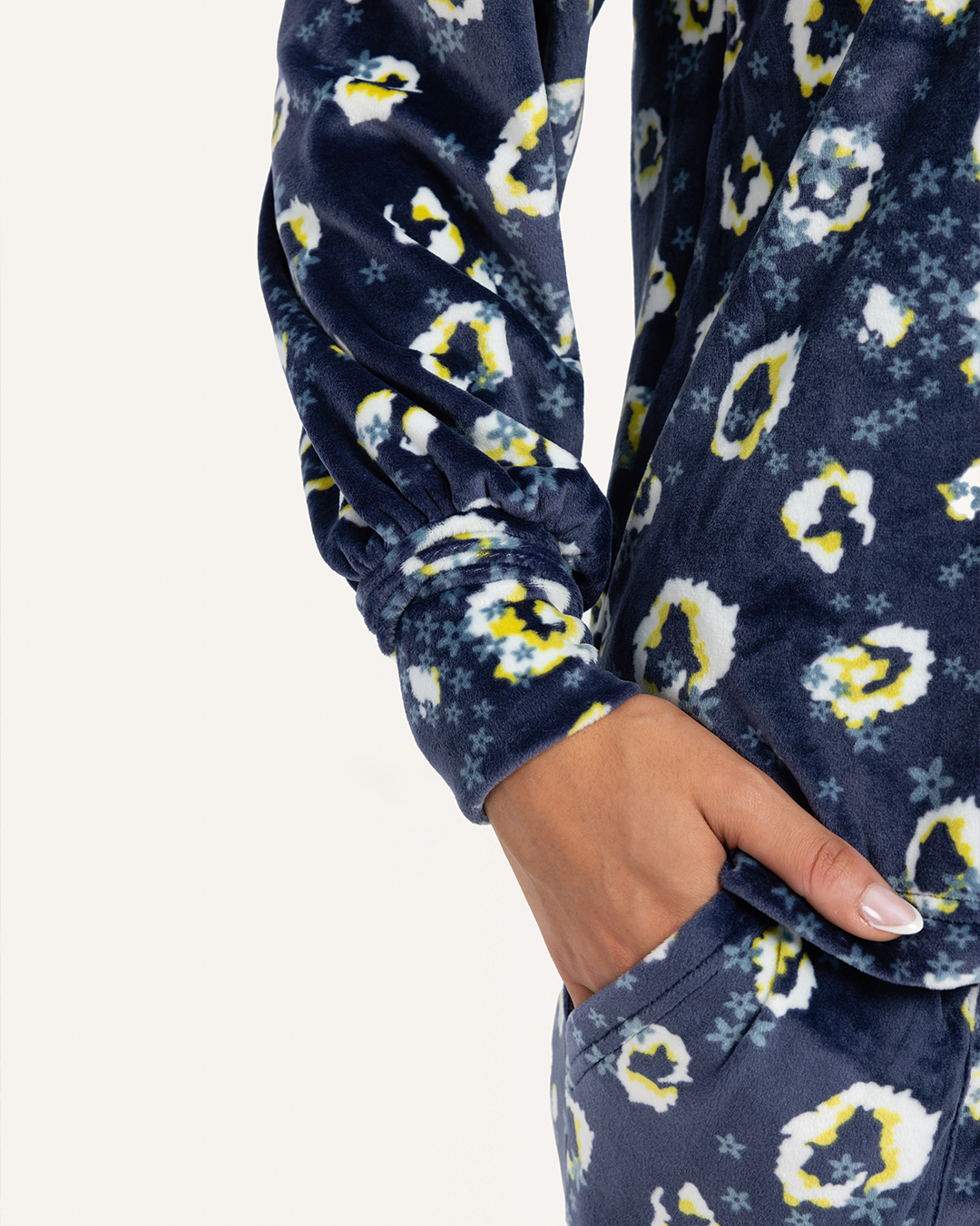 بيجاما قطيفه تايجر