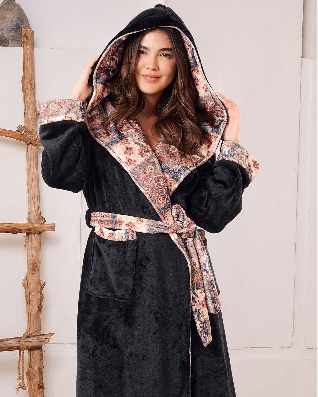 Women's short robe, plain, geometric shapes