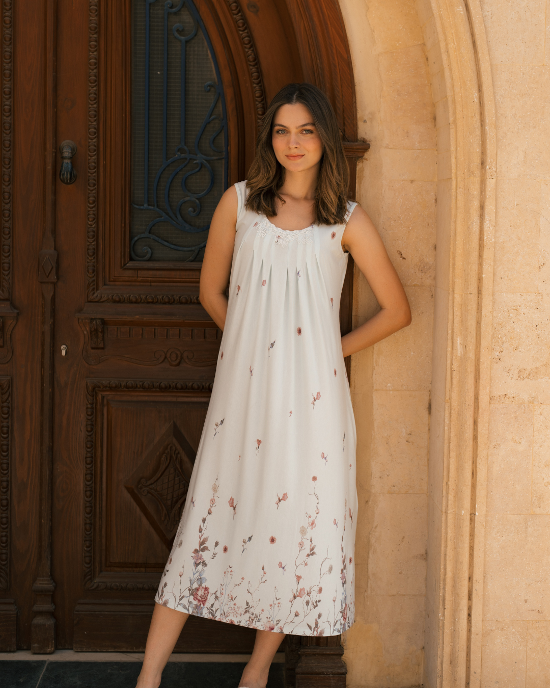 قميص حريمي ليكرا اسبيرت رقبه مدورة بكلونات كتافي