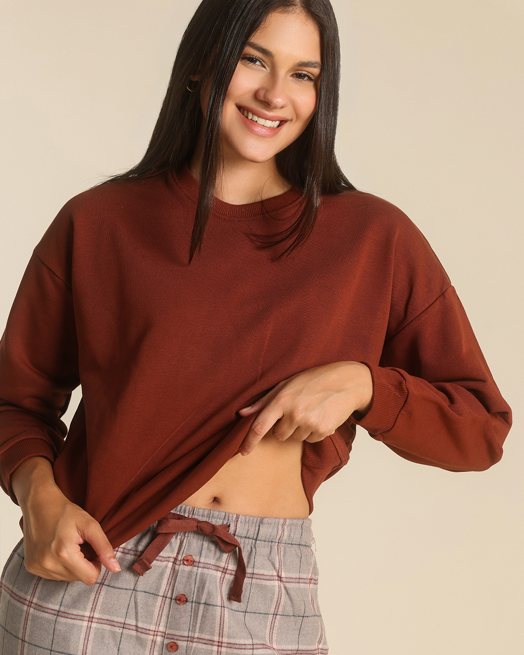 Women Oversized sweatshirt with plaid pants