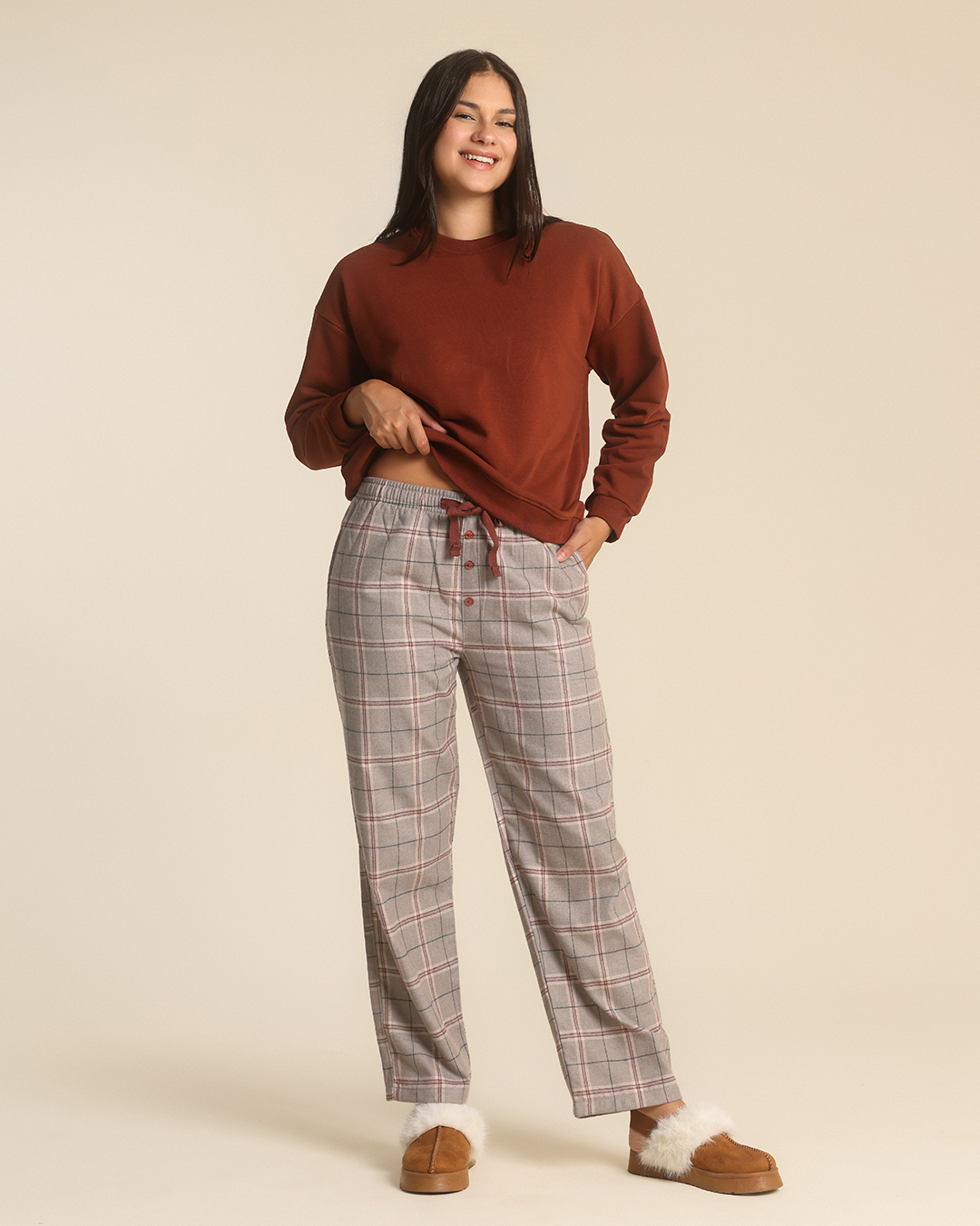 Women Oversized sweatshirt with plaid pants