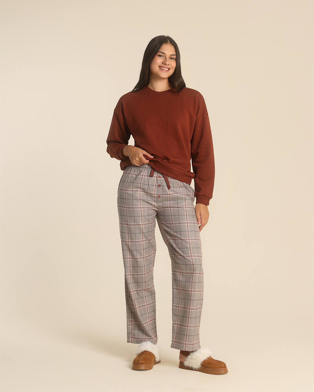 Women Oversized sweatshirt with plaid pants