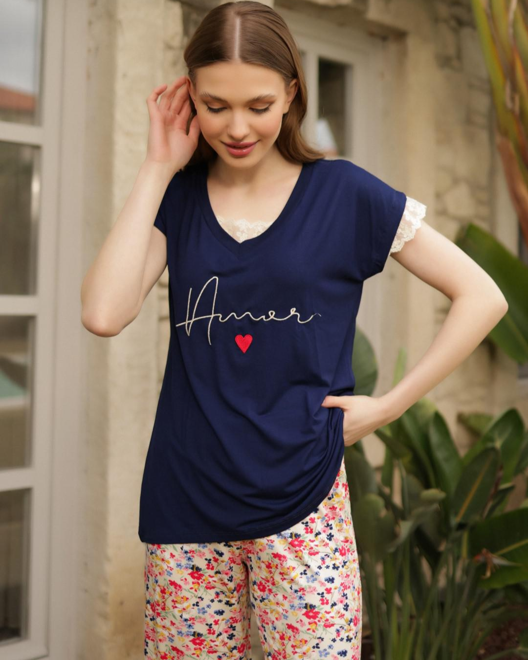 Women's half-sleeved pajamas with lace on the sleeve and floral trousers with a heart on the chest