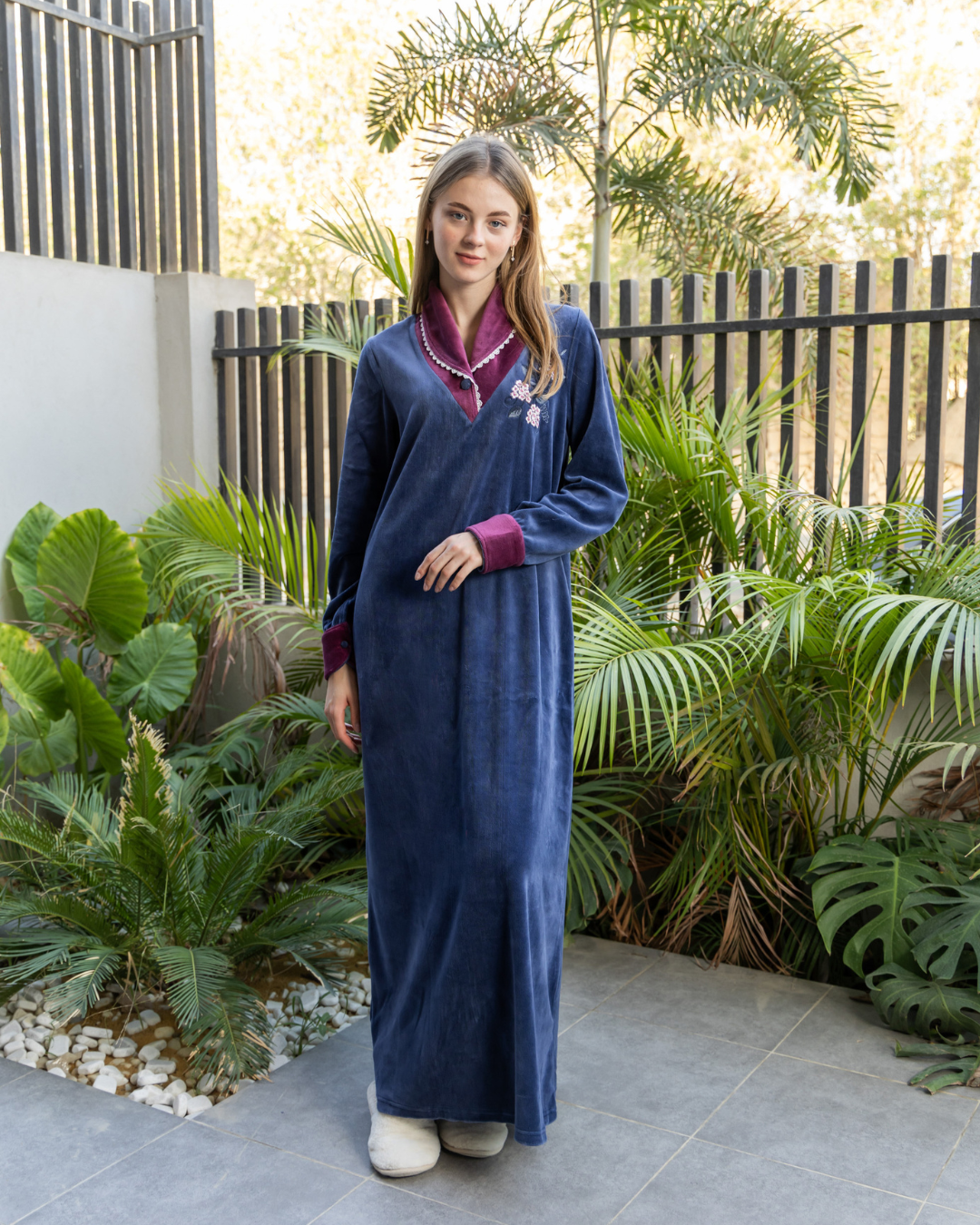 Women's nightgown, velor, cool shawl, embroidered with roses