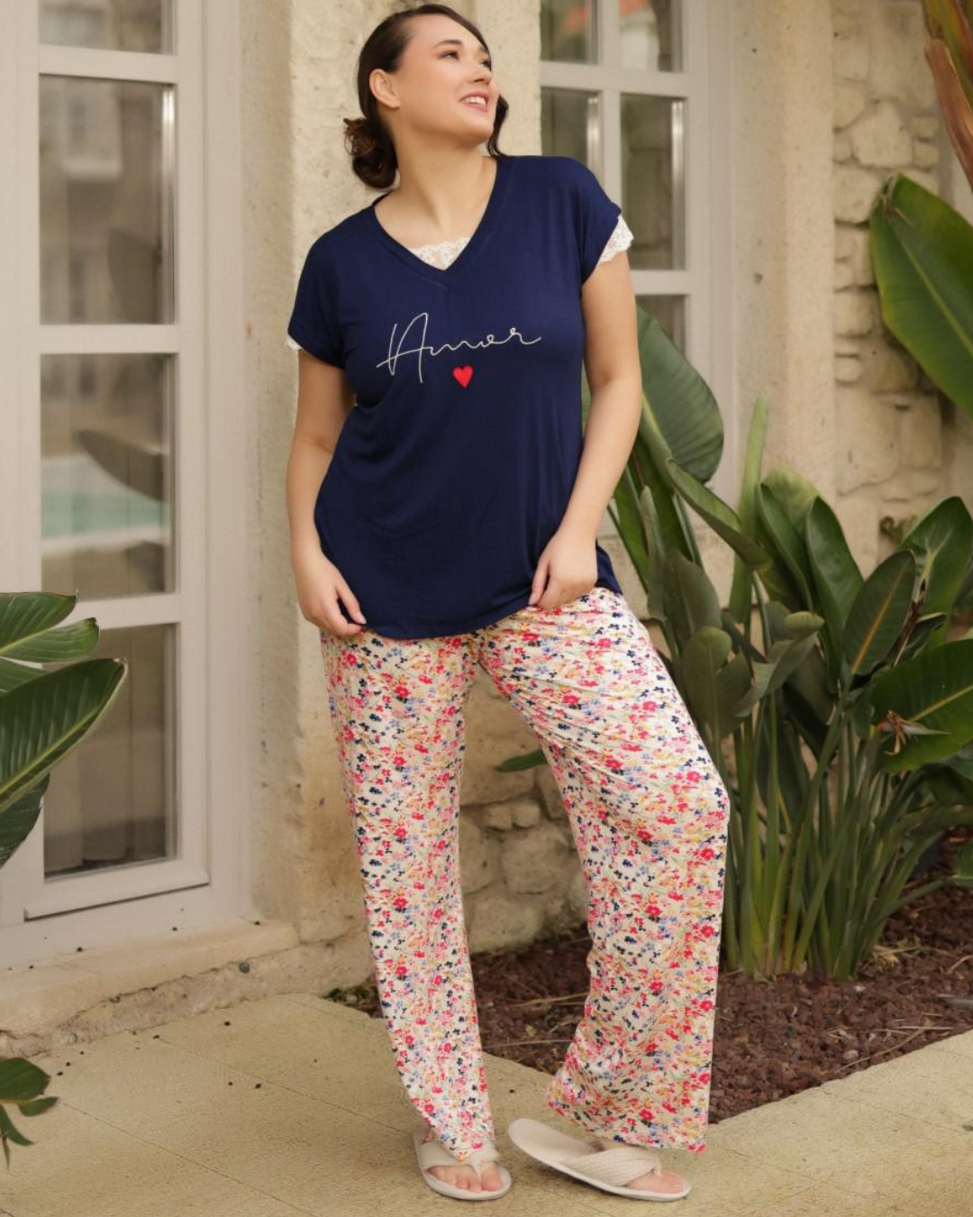 Women's half-sleeved pajamas with lace on the sleeve and floral trousers with a heart on the chest