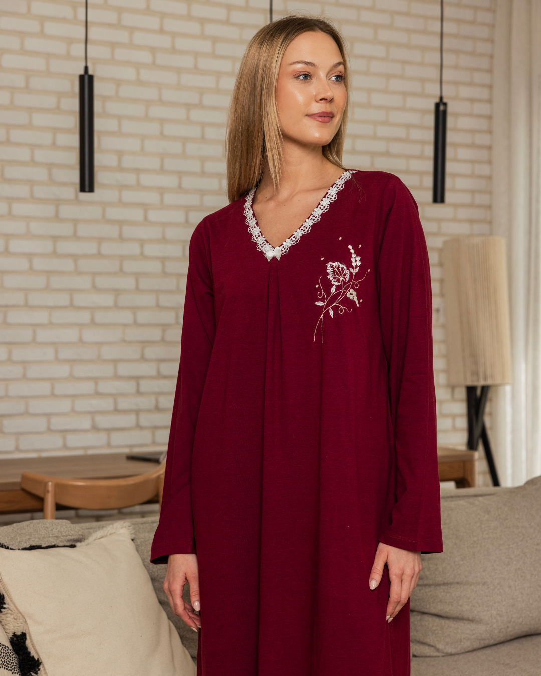 ‫قميص سنجل قطن مطرز رقبه سبعه بجبير بكلونه بكم‬