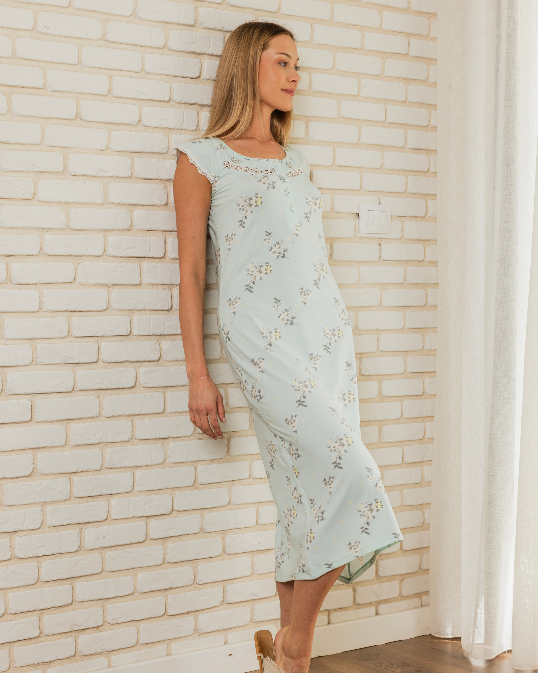 ‫قميص ليكرا راما‬‫ رقبه مدوره دانتيل مفرغ و مرد 1/4‬‫كم‬