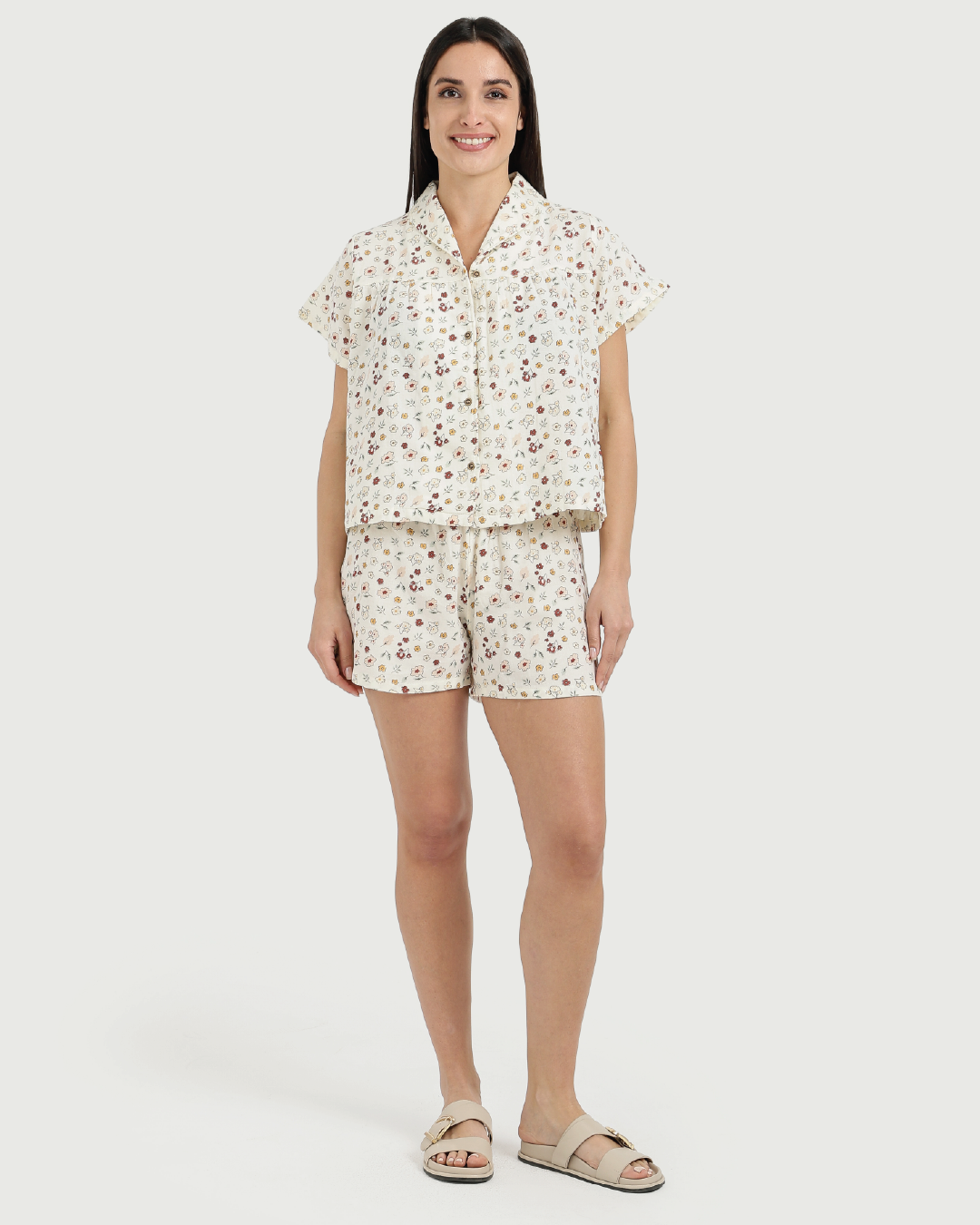 بيجاما نسائية بطبعة زهور ناعمة مستوحاة من نسيم الصيف