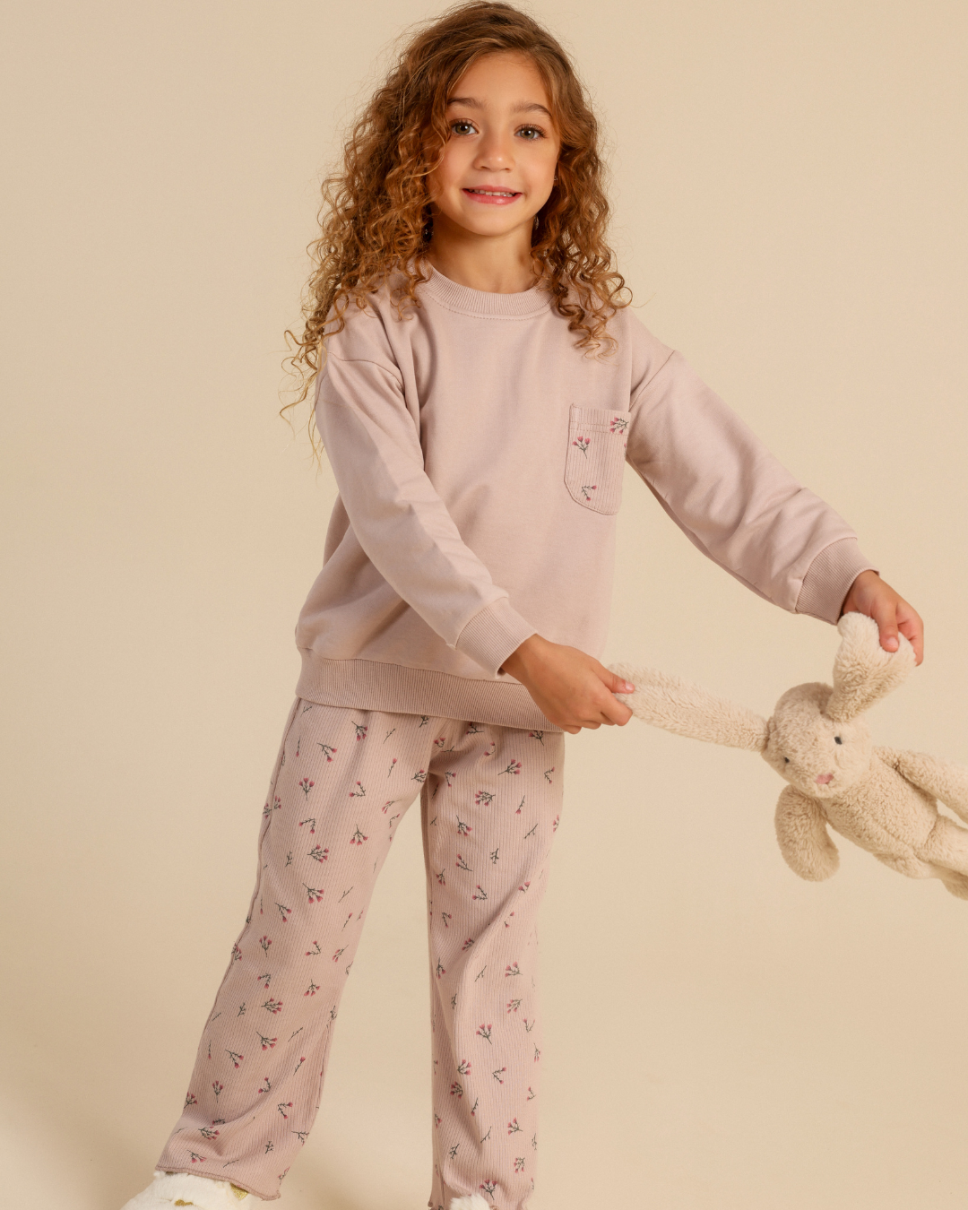 Girls' pajamas in warm colors with a floral print