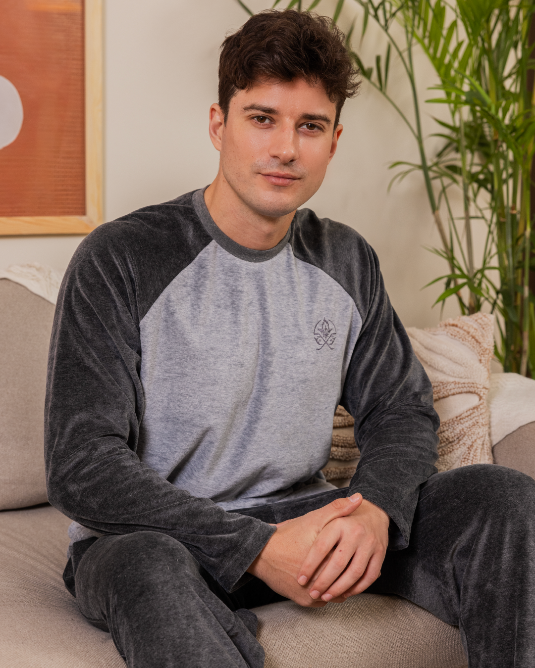 Men's pajamas, plain long-sleeved velvet T-shirt with round neck, button-down collar, embroidered chest pocket and plain pants