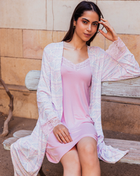 Women's short robe with seven triangle lace shirt