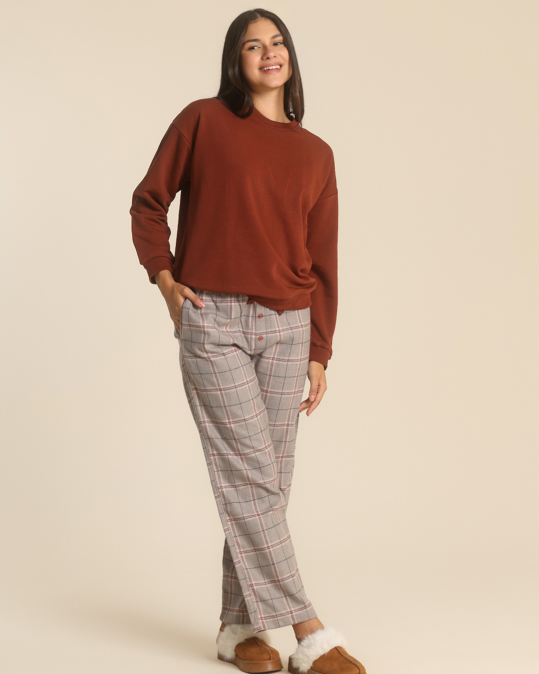 Women Oversized sweatshirt with plaid pants