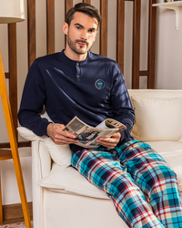 بيجاما رجالى سادة نسيج كاروة سويت شيرت ساده كم طويل بكوت مع رقبة روند ومرد بزراير مع طباعة على الصدر