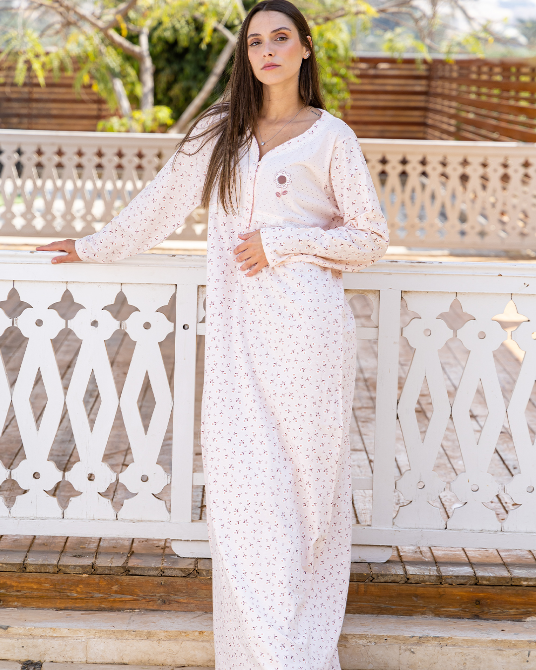 Women's nightgown, buttons, lace, dotted, floral