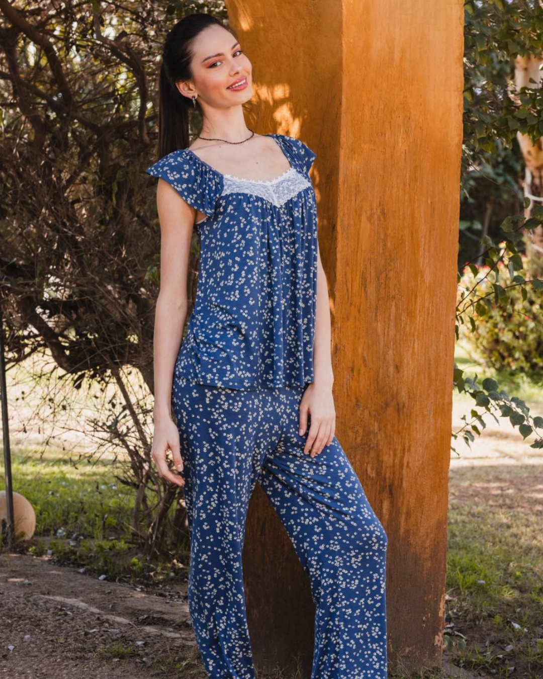 بيجامه حريمي تيشرت ربع كم مشجر دانتيل علي الصدر وبنطلون مشجر