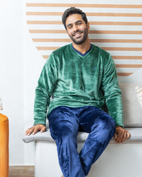 V men's pajamas with polar horse embroidery