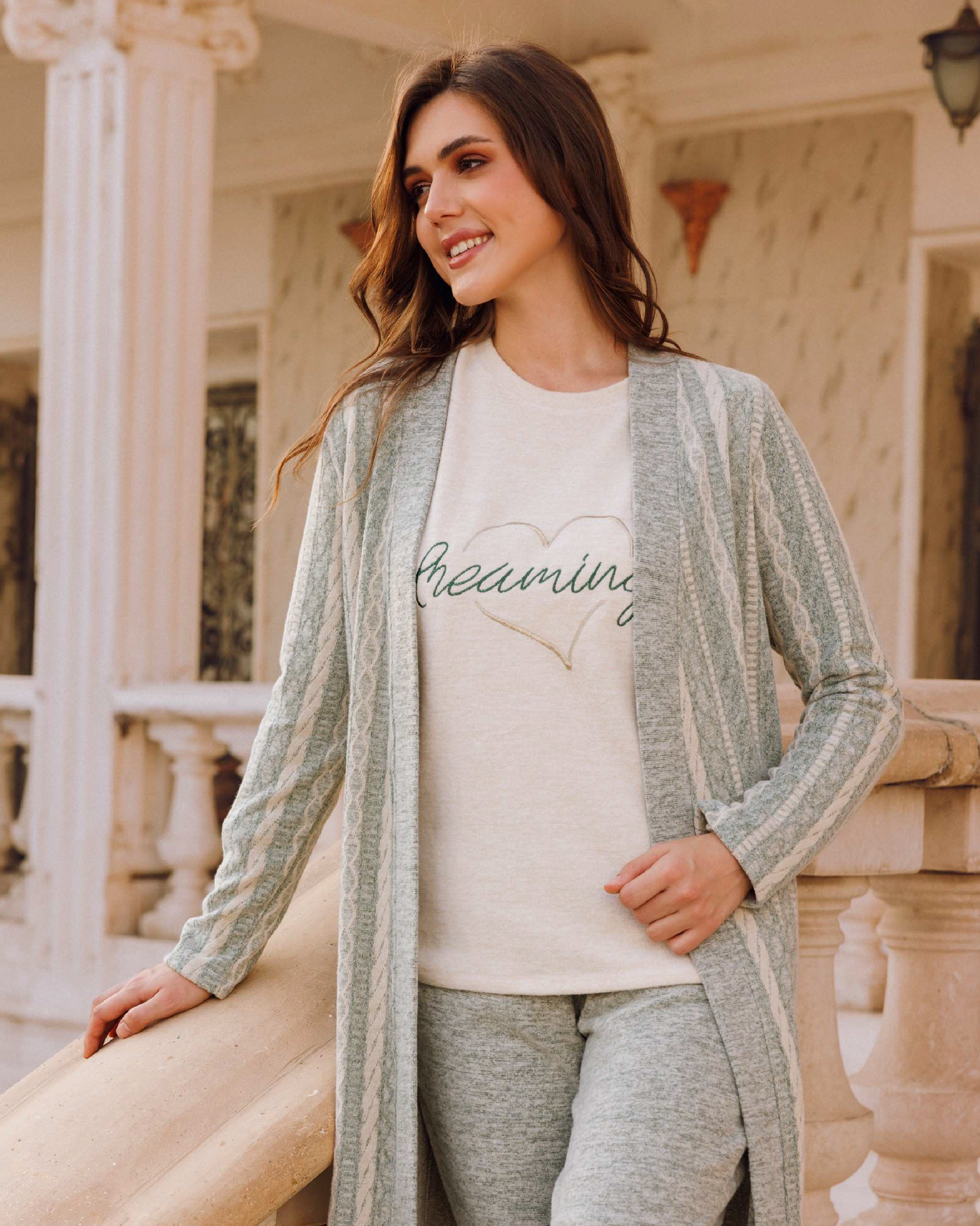 Women's pajamas, round-sleeved T-shirt, striped jacket and plain pants with a drawstring, heart print on the chest