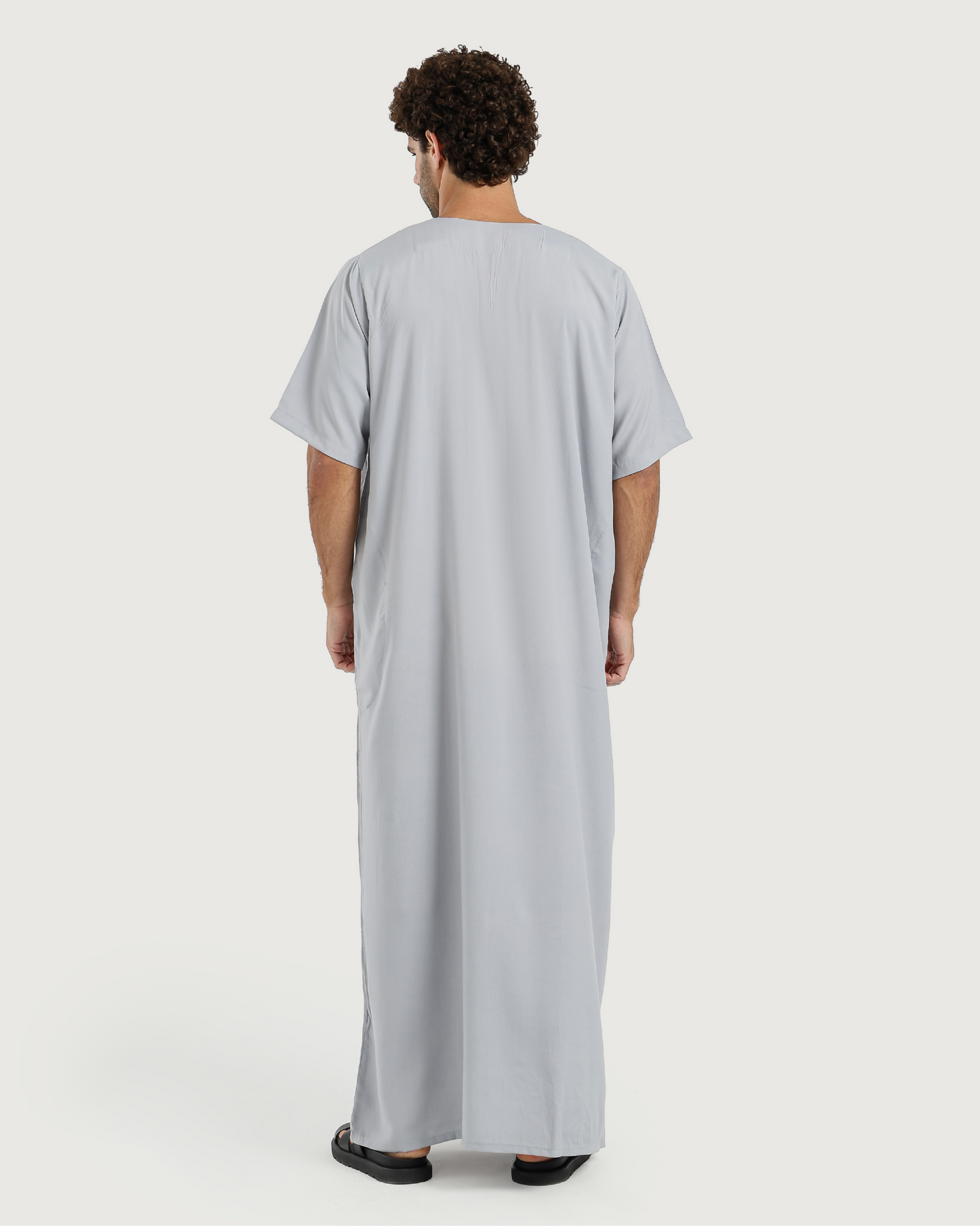 عبايه رجالي نص كم سادة مطرزة 02