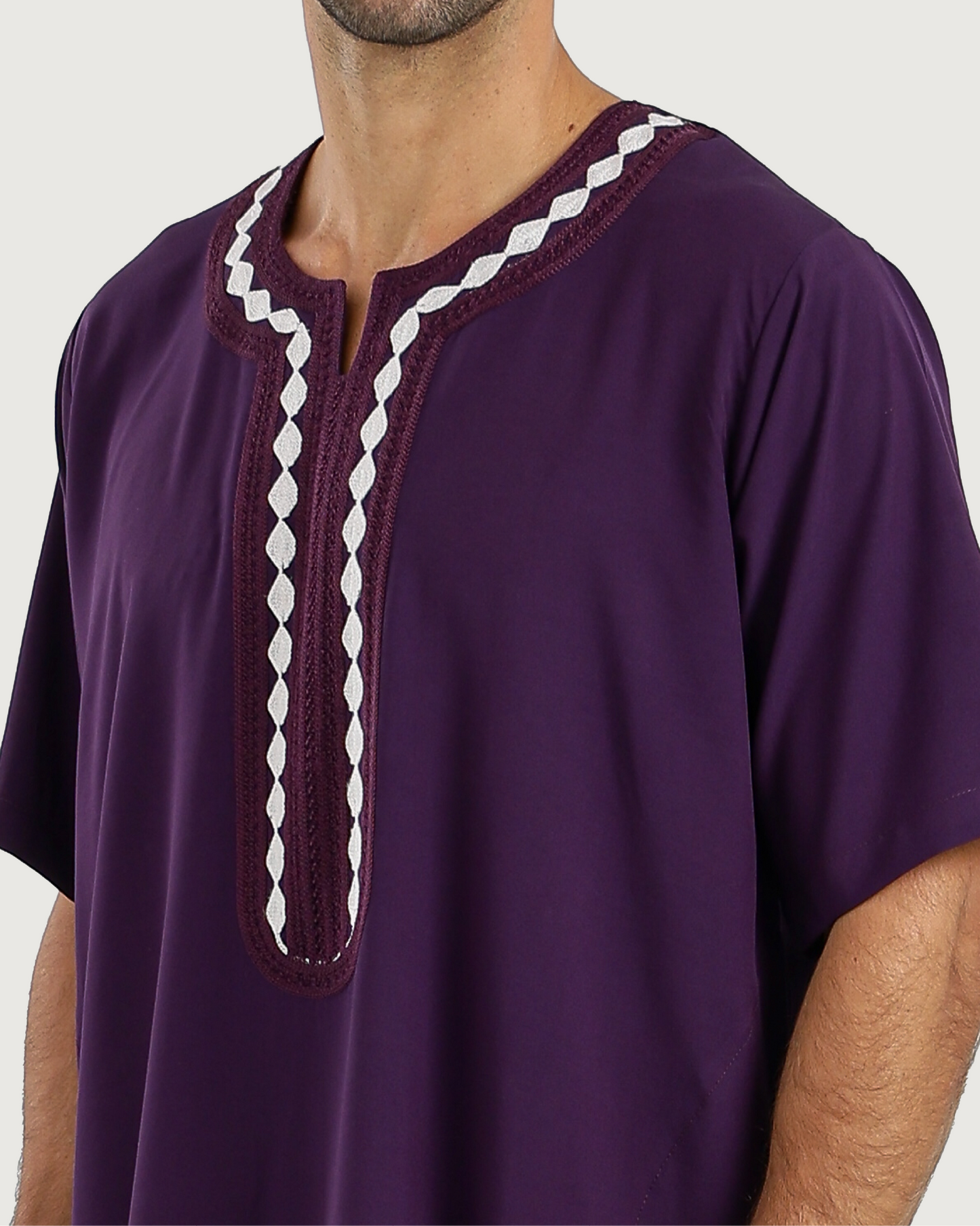 عبايه رجالي نص كم سادة مطرزة 02