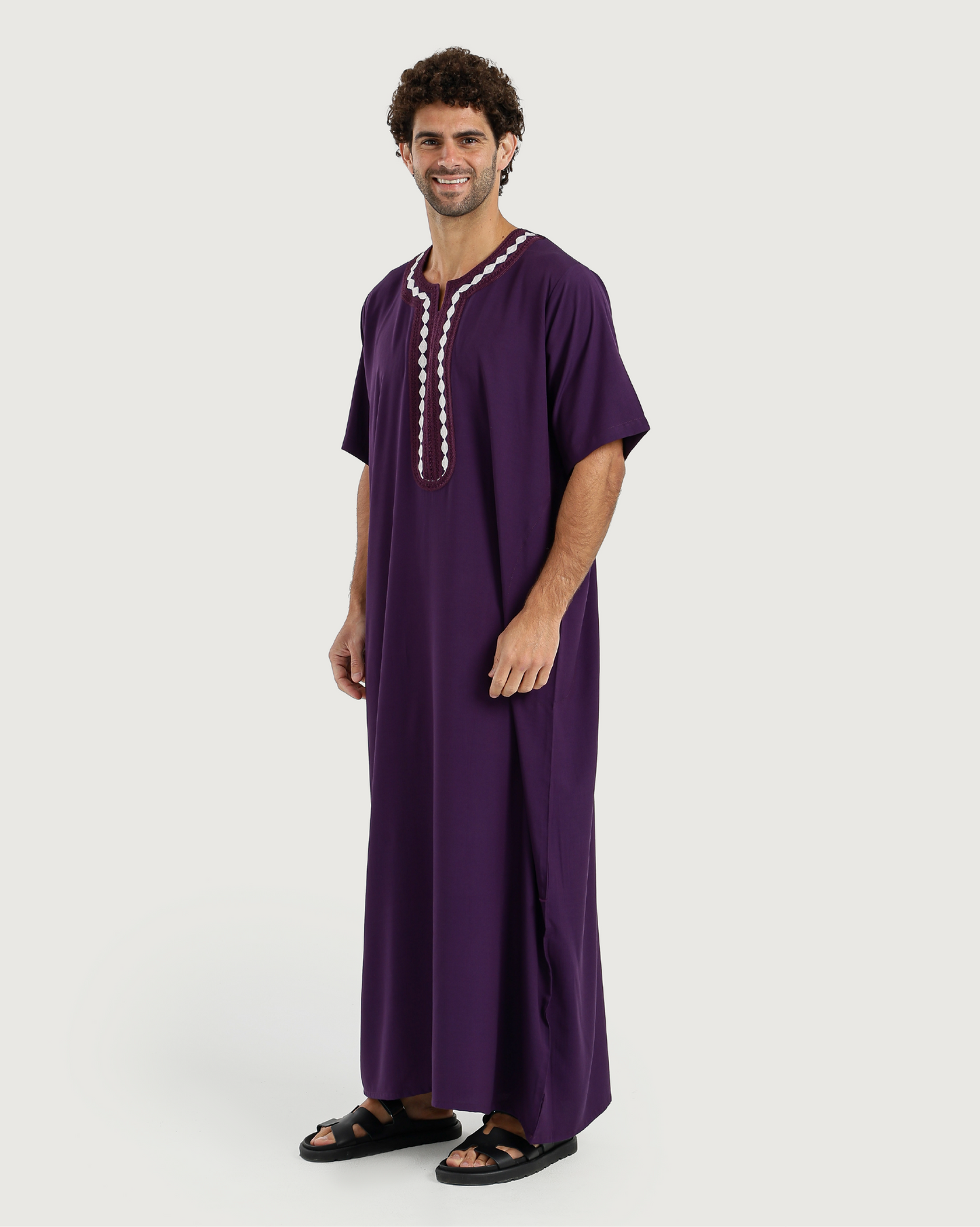 عبايه رجالي نص كم سادة مطرزة 02