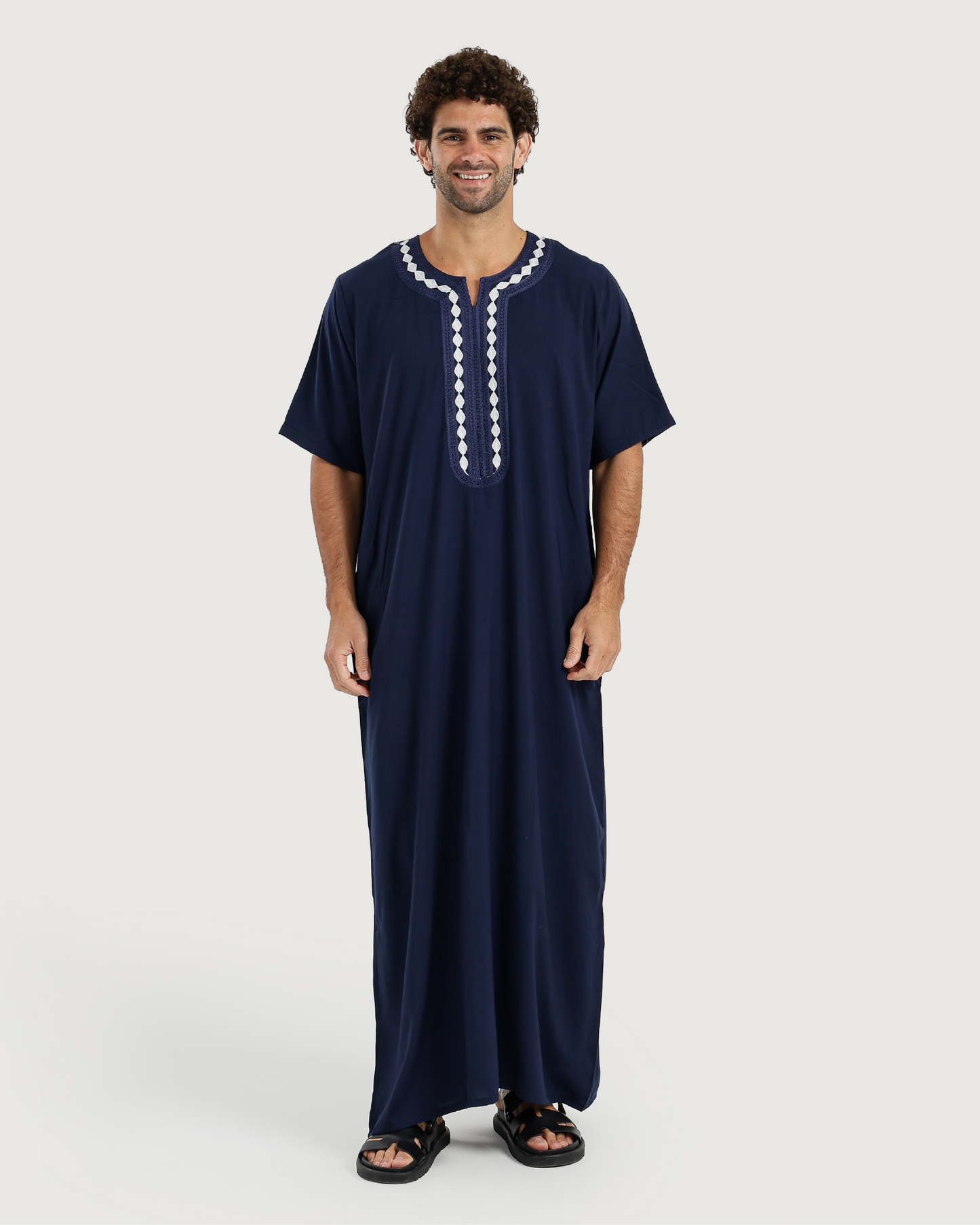 عبايه رجالي نص كم سادة مطرزة 02