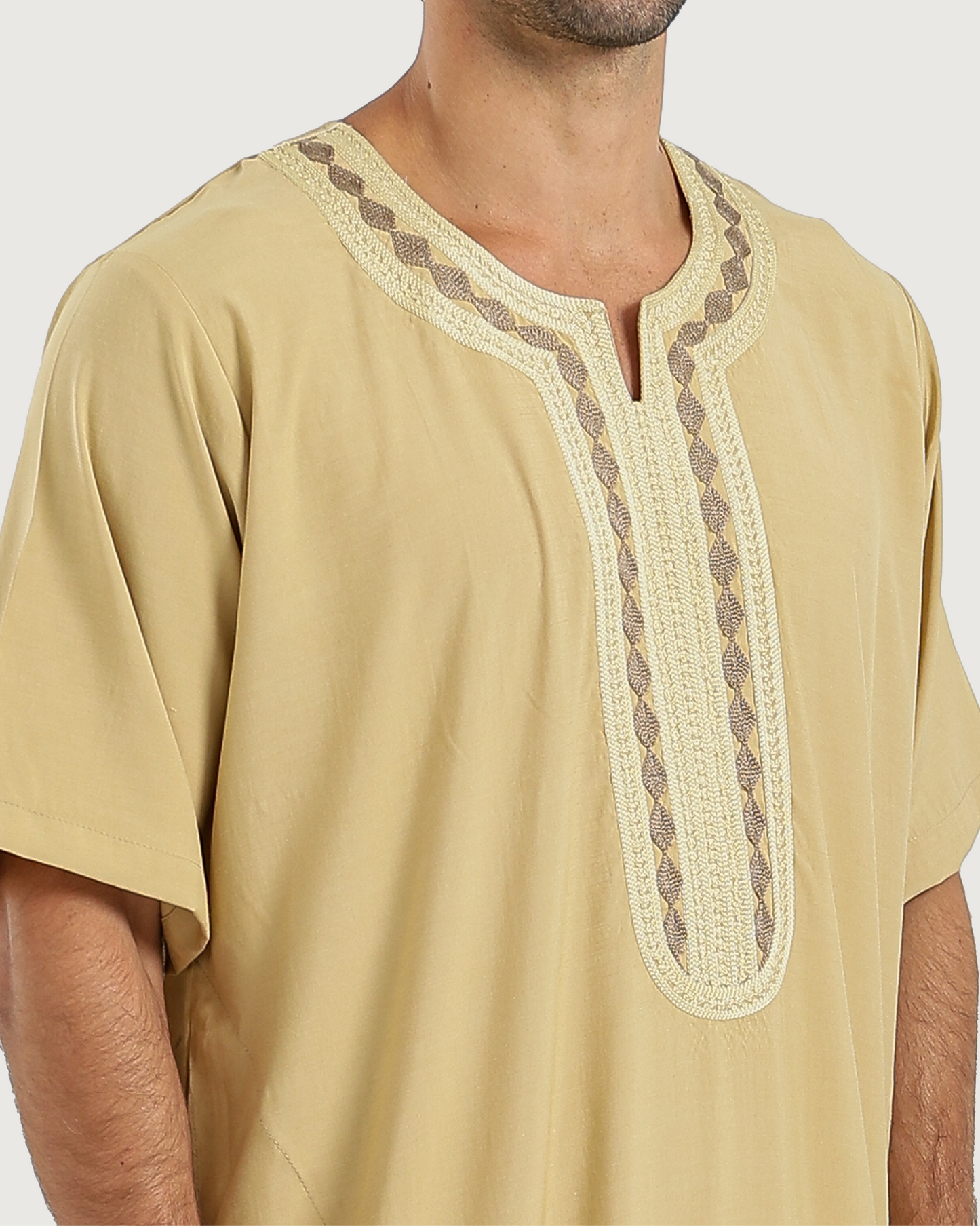 عبايه رجالي نص كم سادة مطرزة 02