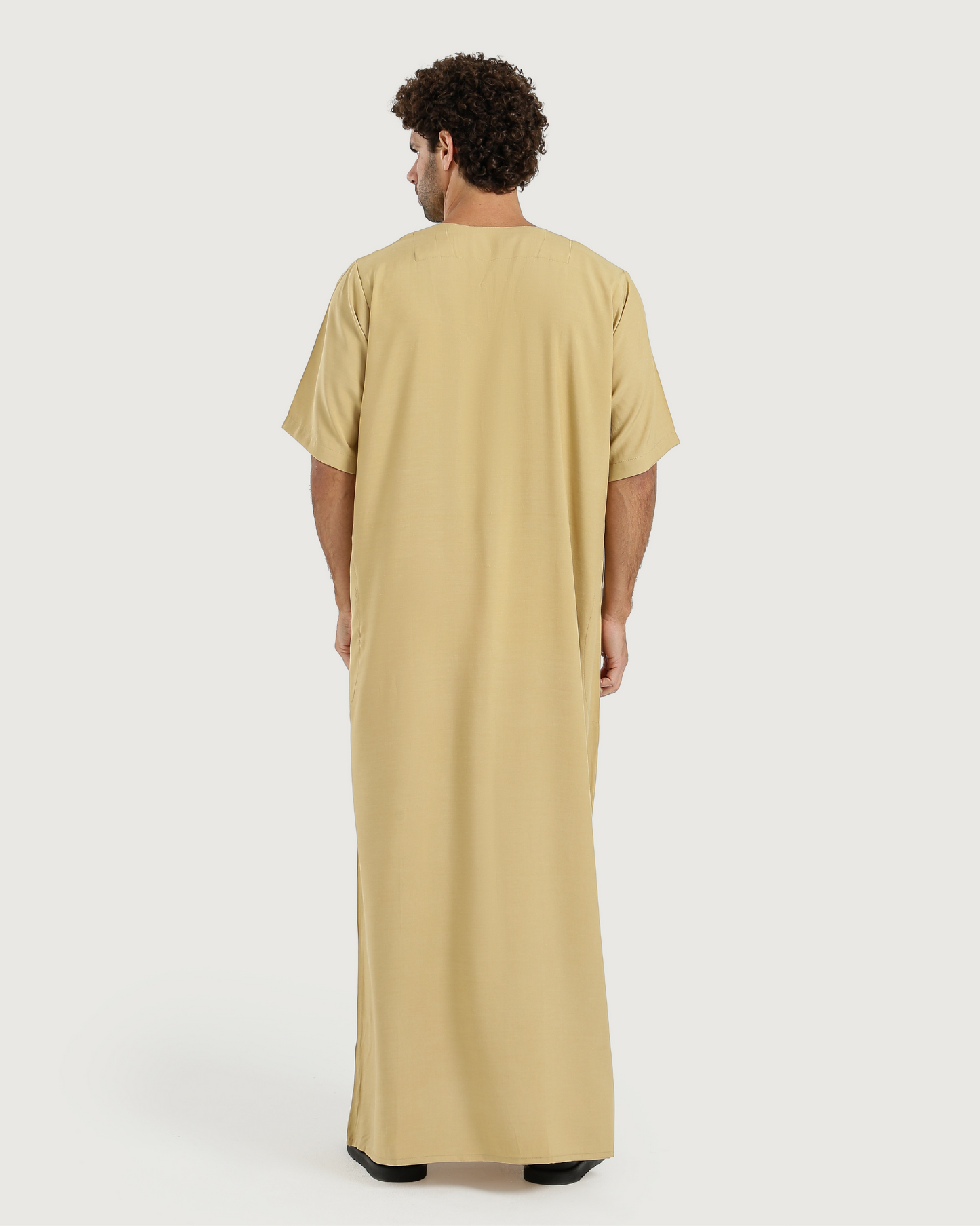 عبايه رجالي نص كم سادة مطرزة 02