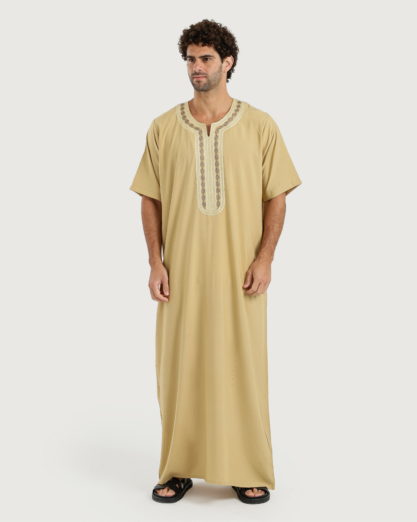 عبايه رجالي نص كم سادة مطرزة 02