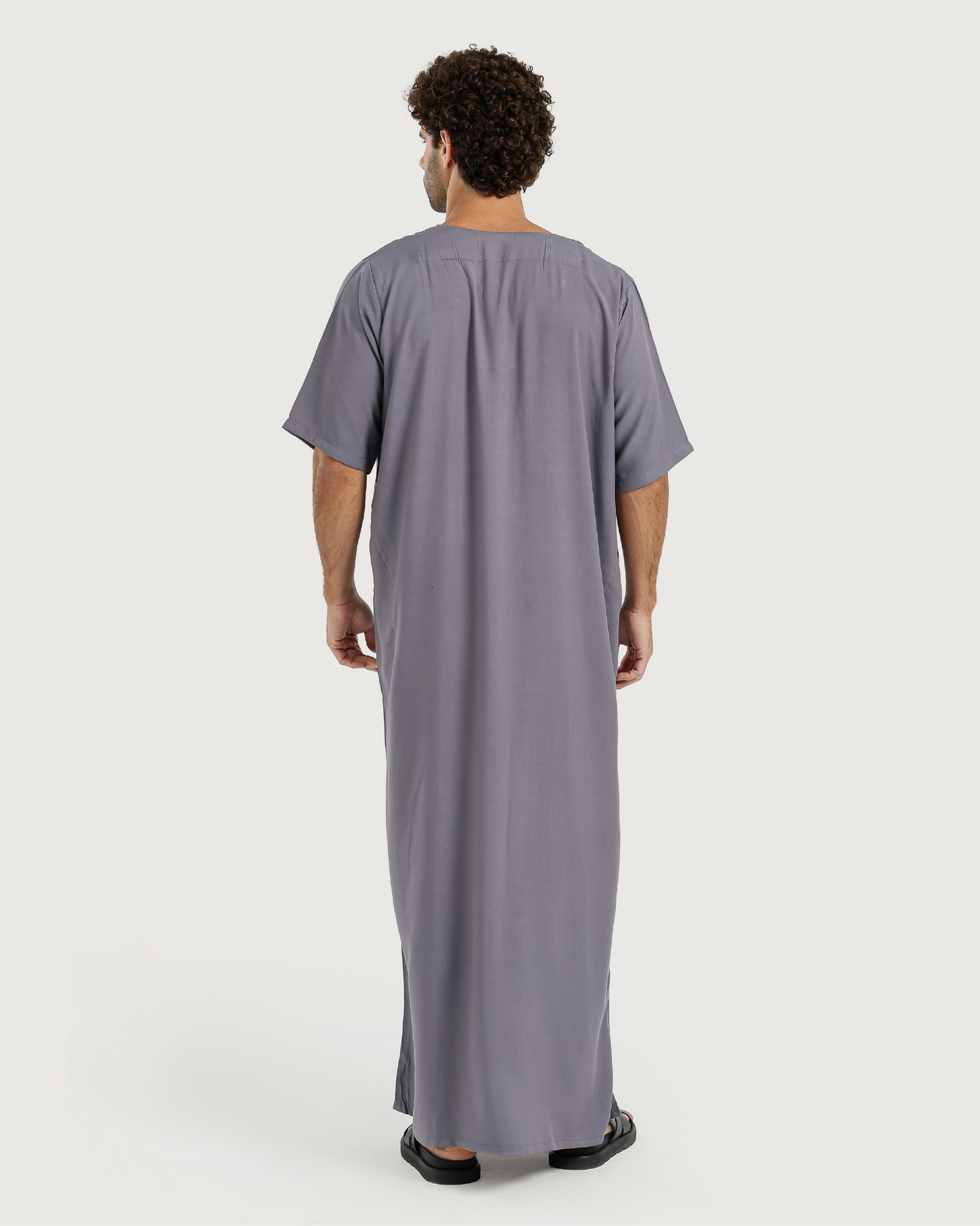 عبايه رجالي نص كم سادة مطرزة 02