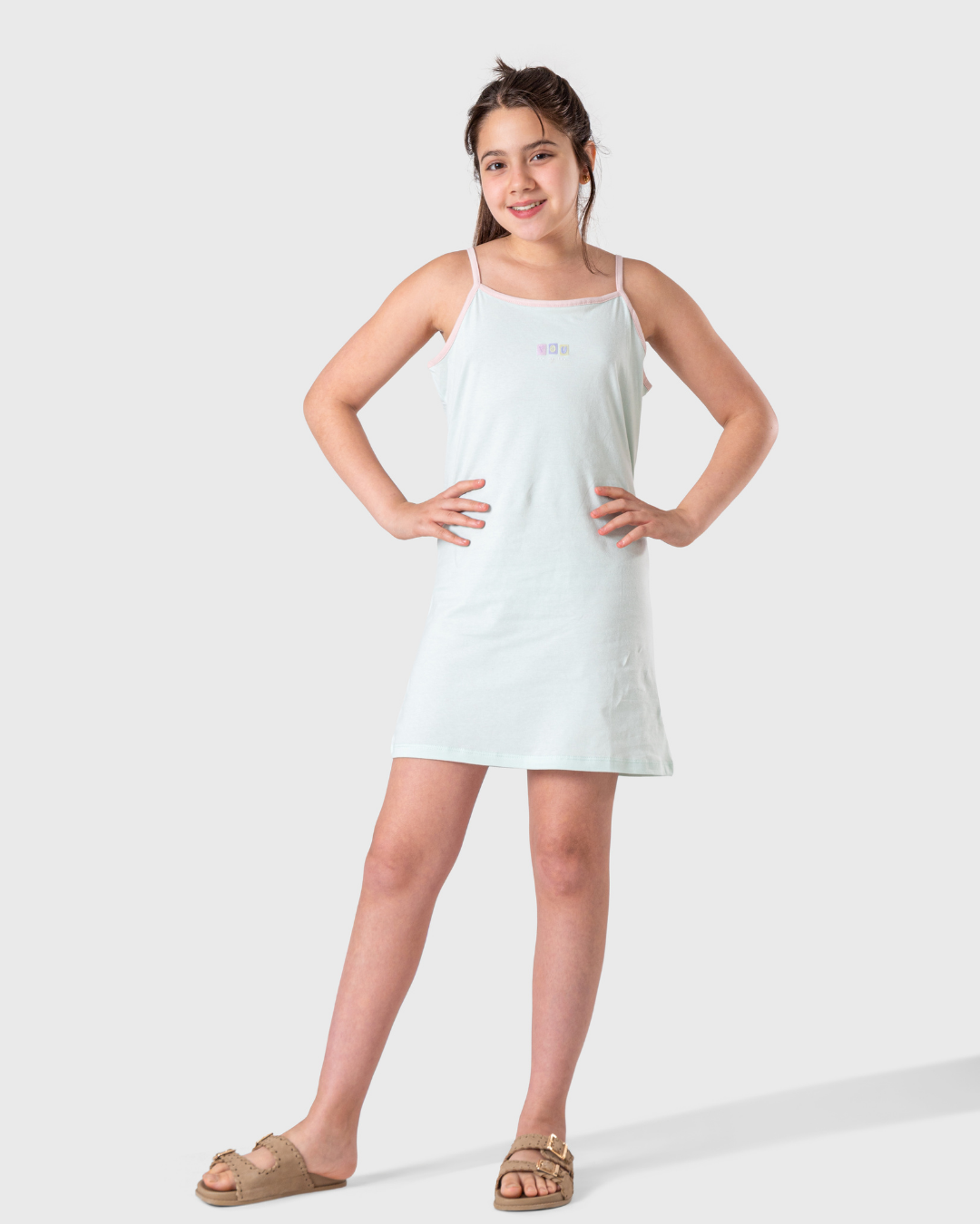 قميص نوم بناتي بلون العلكة الزاهي