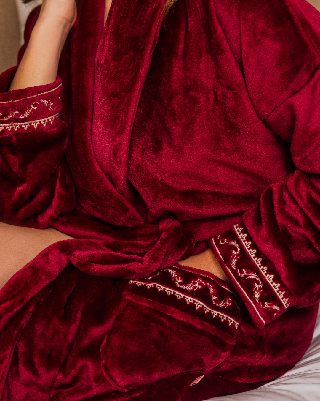 Women Embroidered Robe 24051