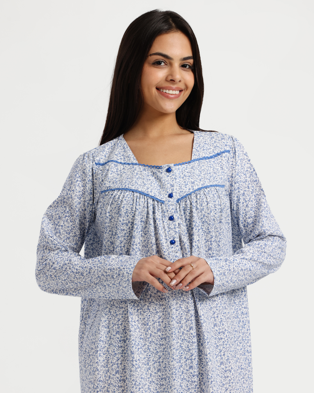 روب نسائي راقٍ بدرجات الأزرق