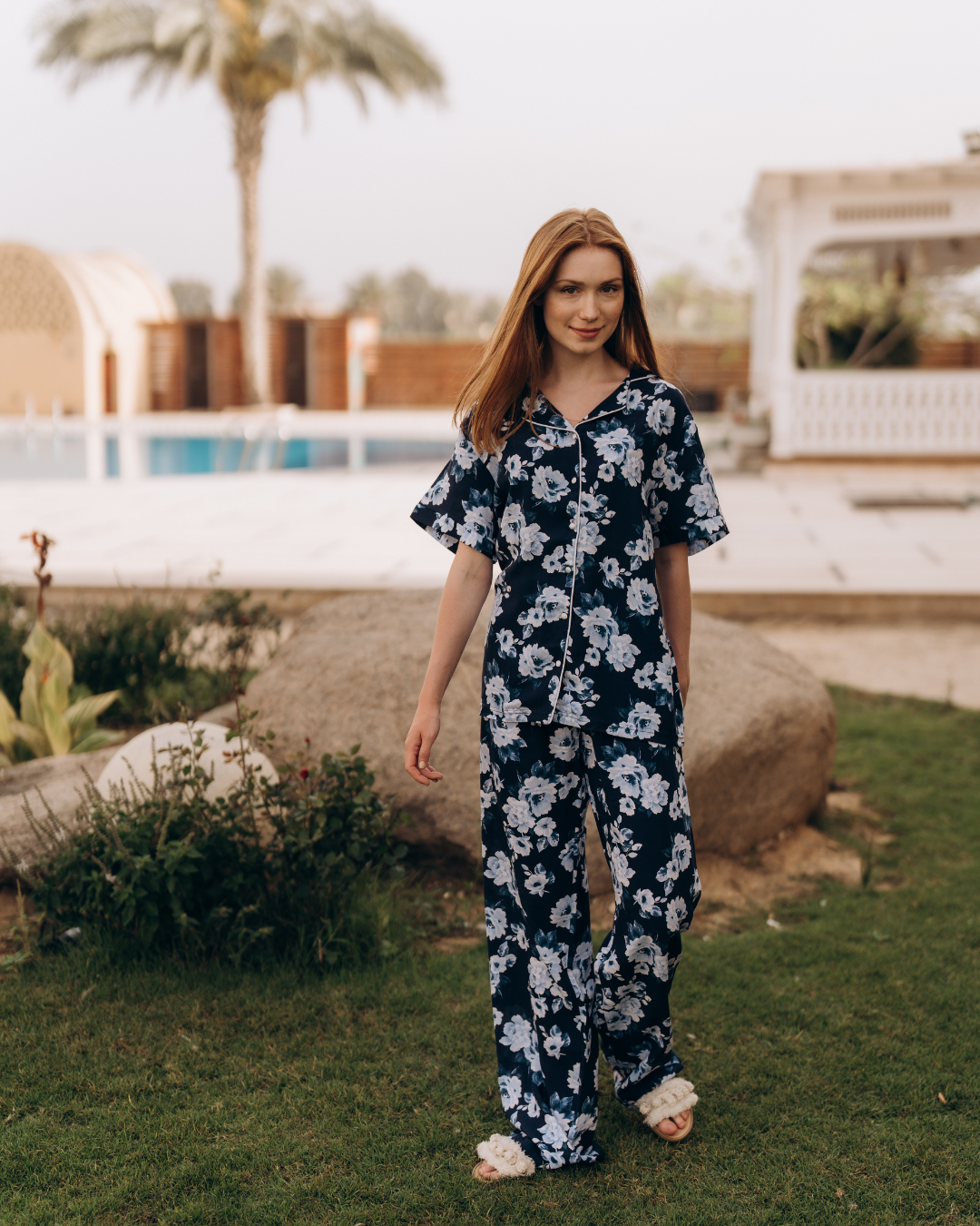 Women's pajamas printed with a classic collar and trouser buttons