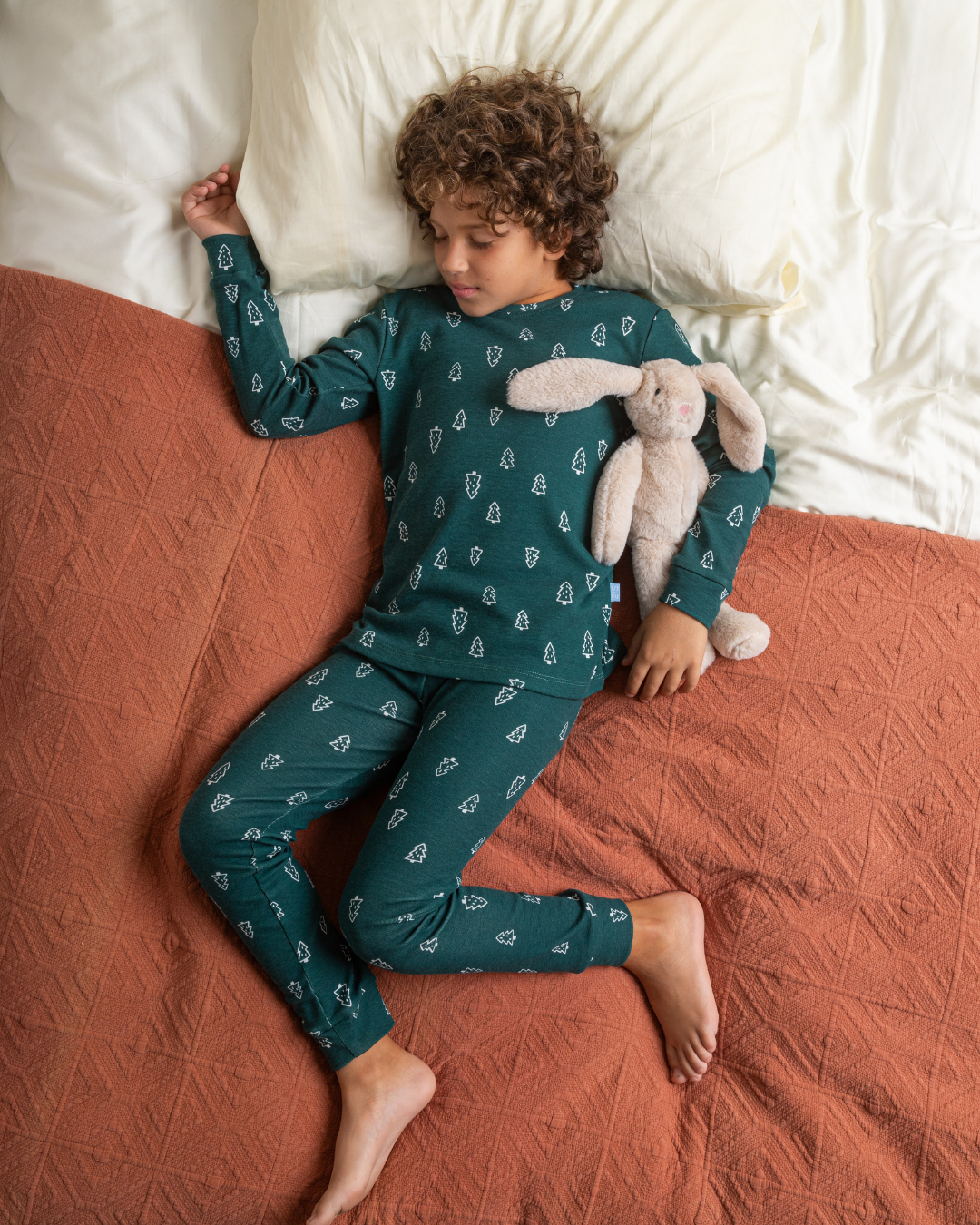 Pine trees طقم تدفئة أولادي