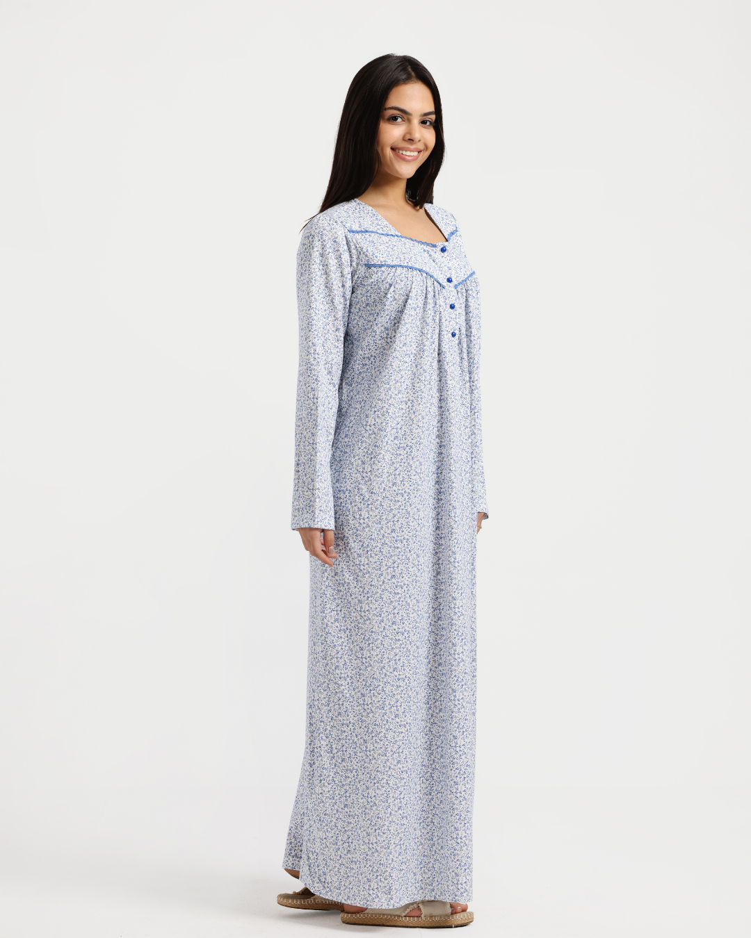 روب نسائي راقٍ بدرجات الأزرق