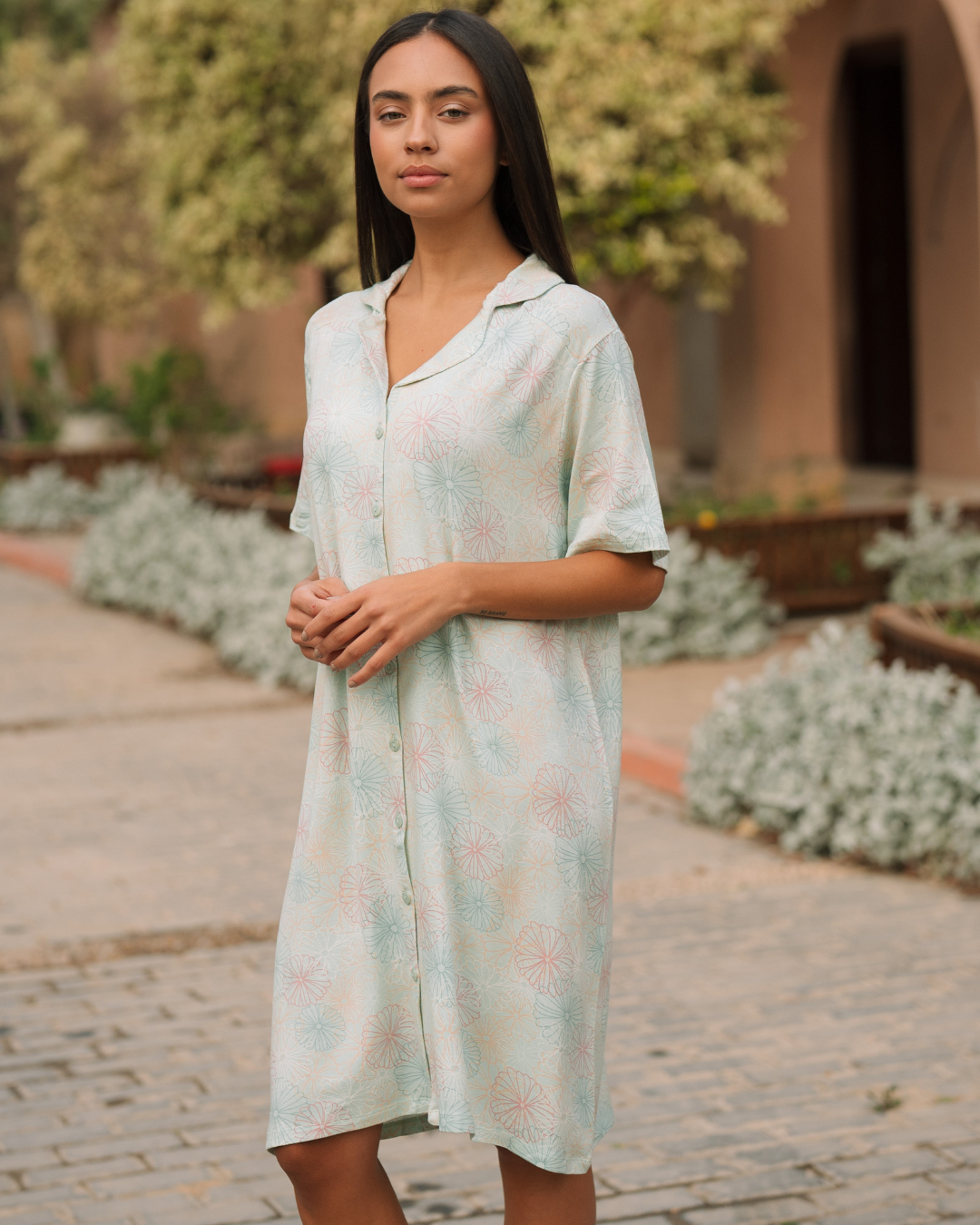 Classic women's half-sleeve dress with lace