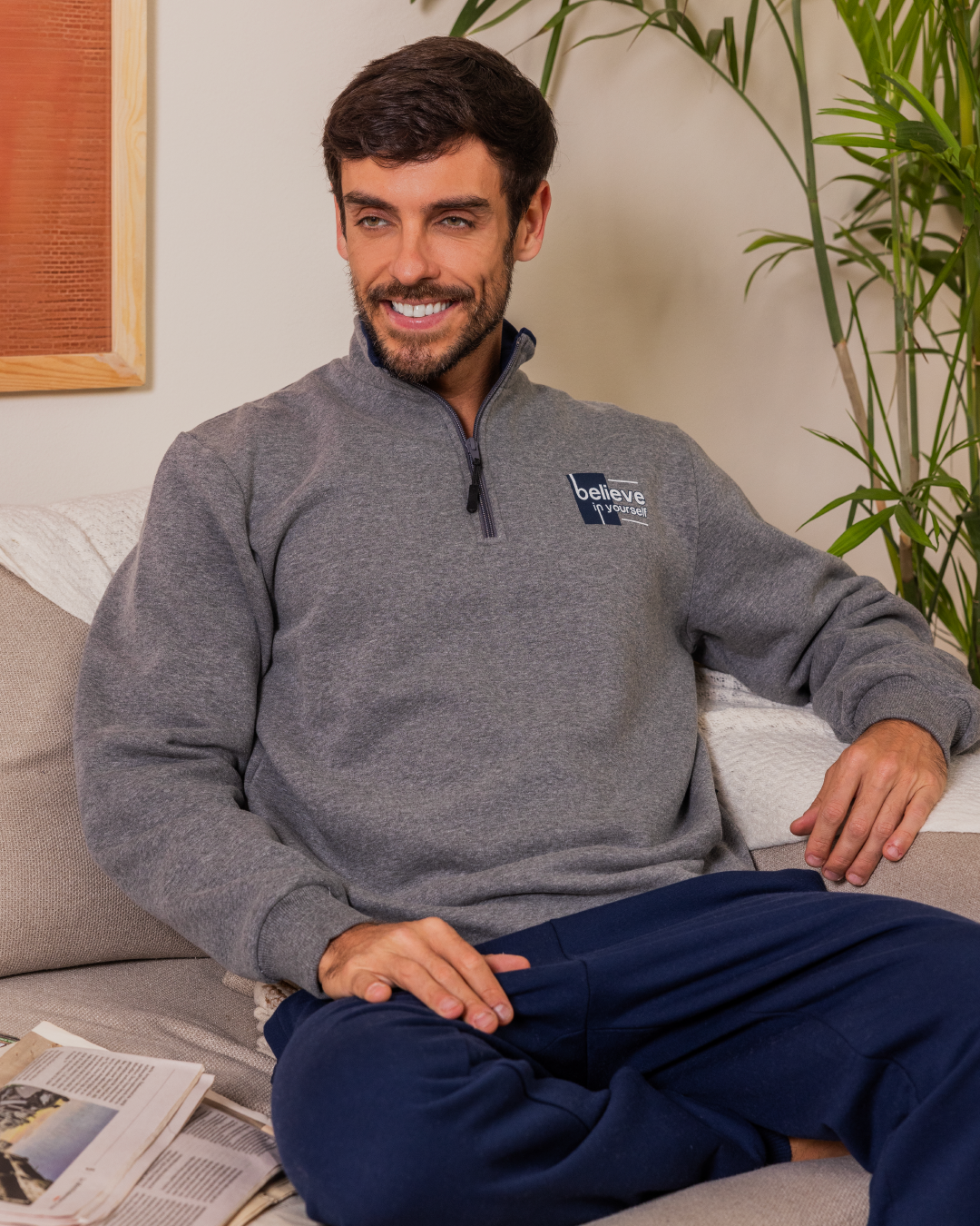 Men's pajamas, plain long-sleeved T-shirt with high neck and zipper, medium coat, chest print, and plain pants