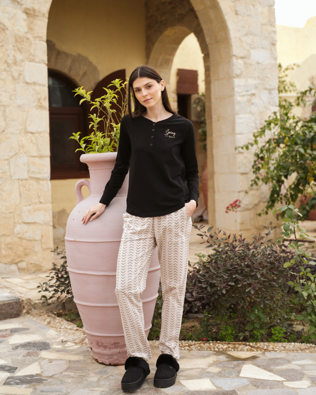 Arrows بيجاما حريمي كُم طويل و زراير