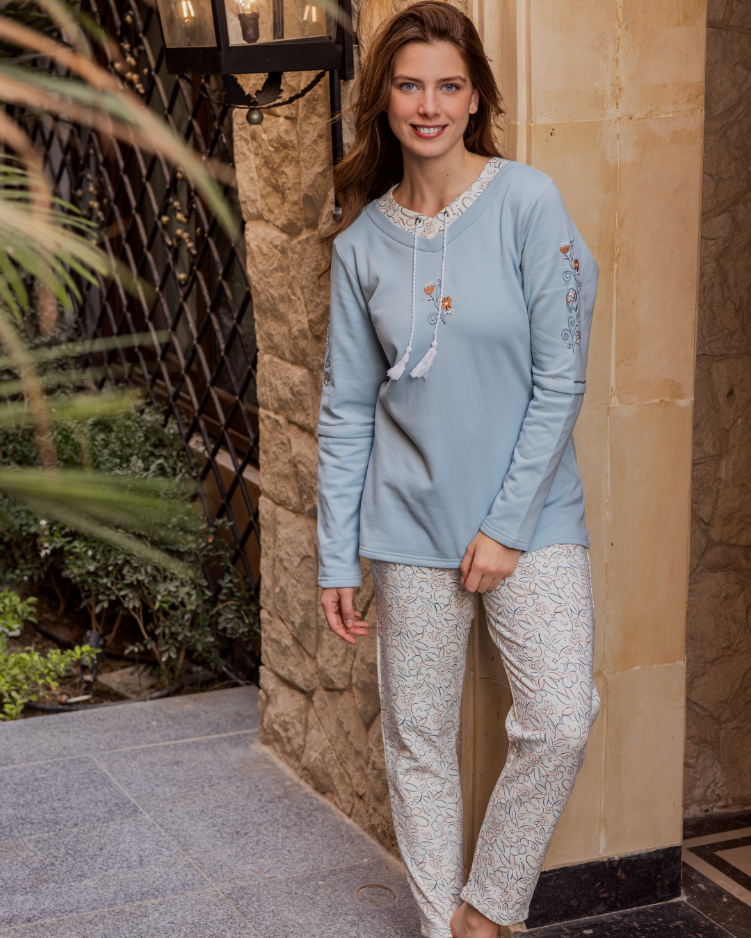 Women's long-sleeved pajamas with long pants and embroidery on the sleeve