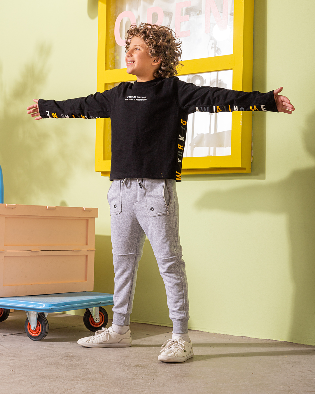 New York is awaiting بيجامة اولادي وسط خريفي