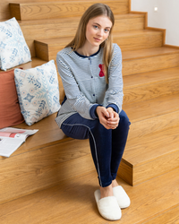 بيجامه حريمي قطيفة كنزة مقلمة بالكامل