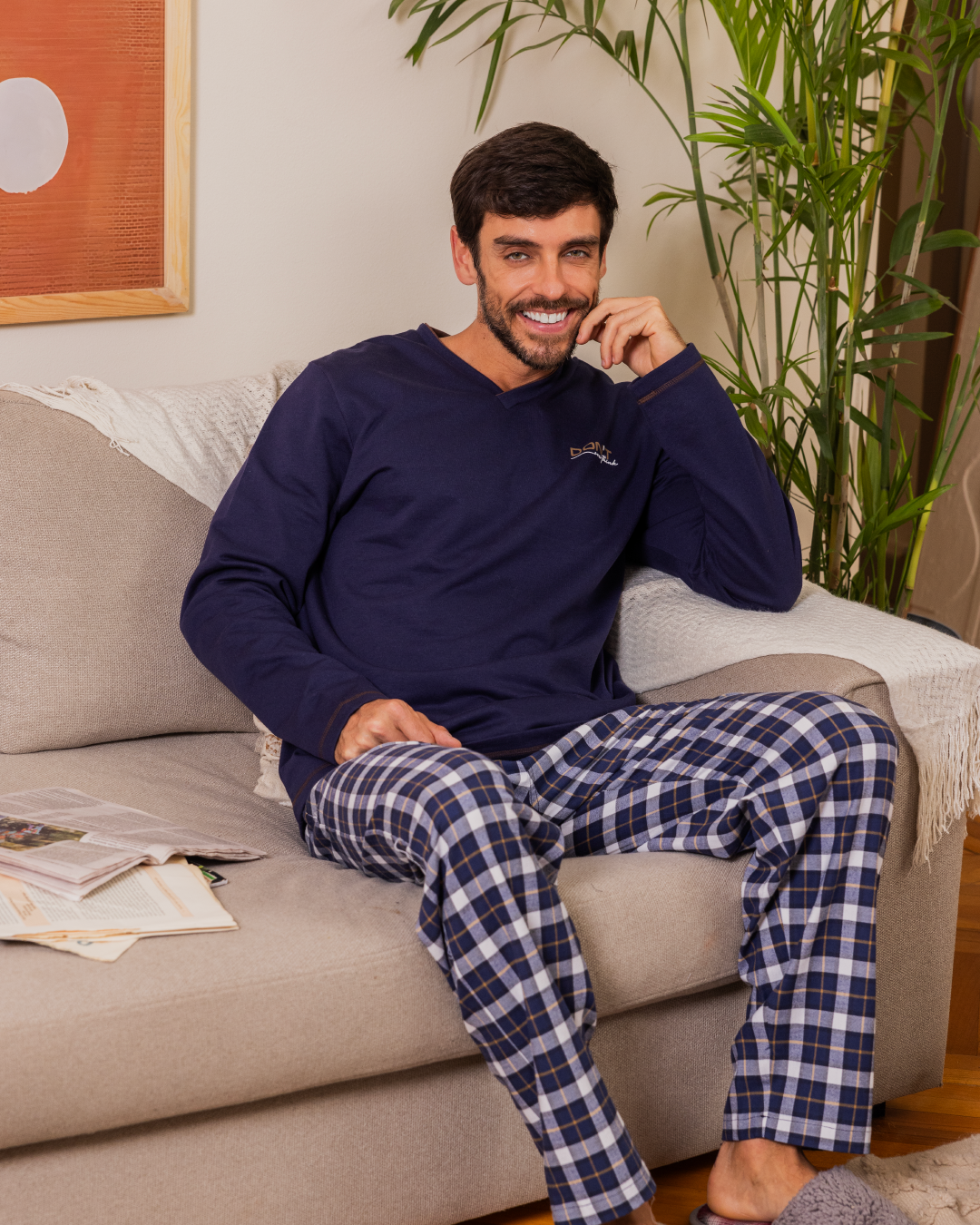 Chest pocket and V-neck check pants Men's pajamas Plain long-sleeved T-shirt with collar