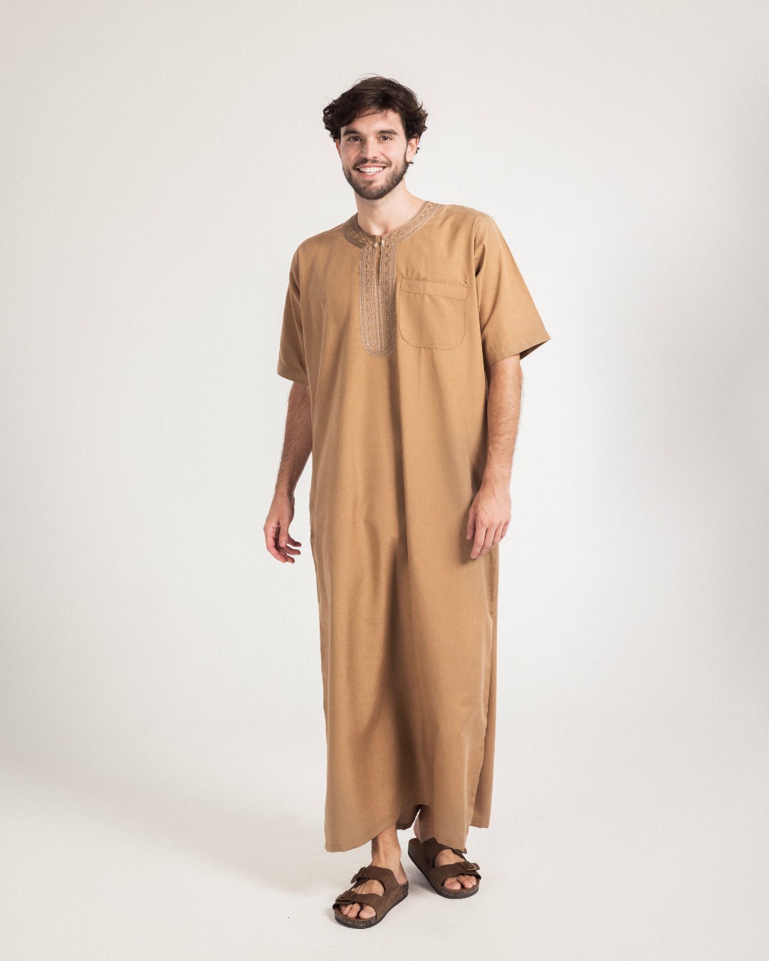 عبايه رجالي نص كم سادة مطرزة