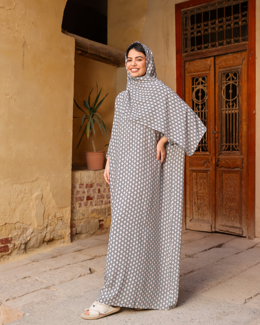 إسدال حريمي مشجر مربعات سوداء