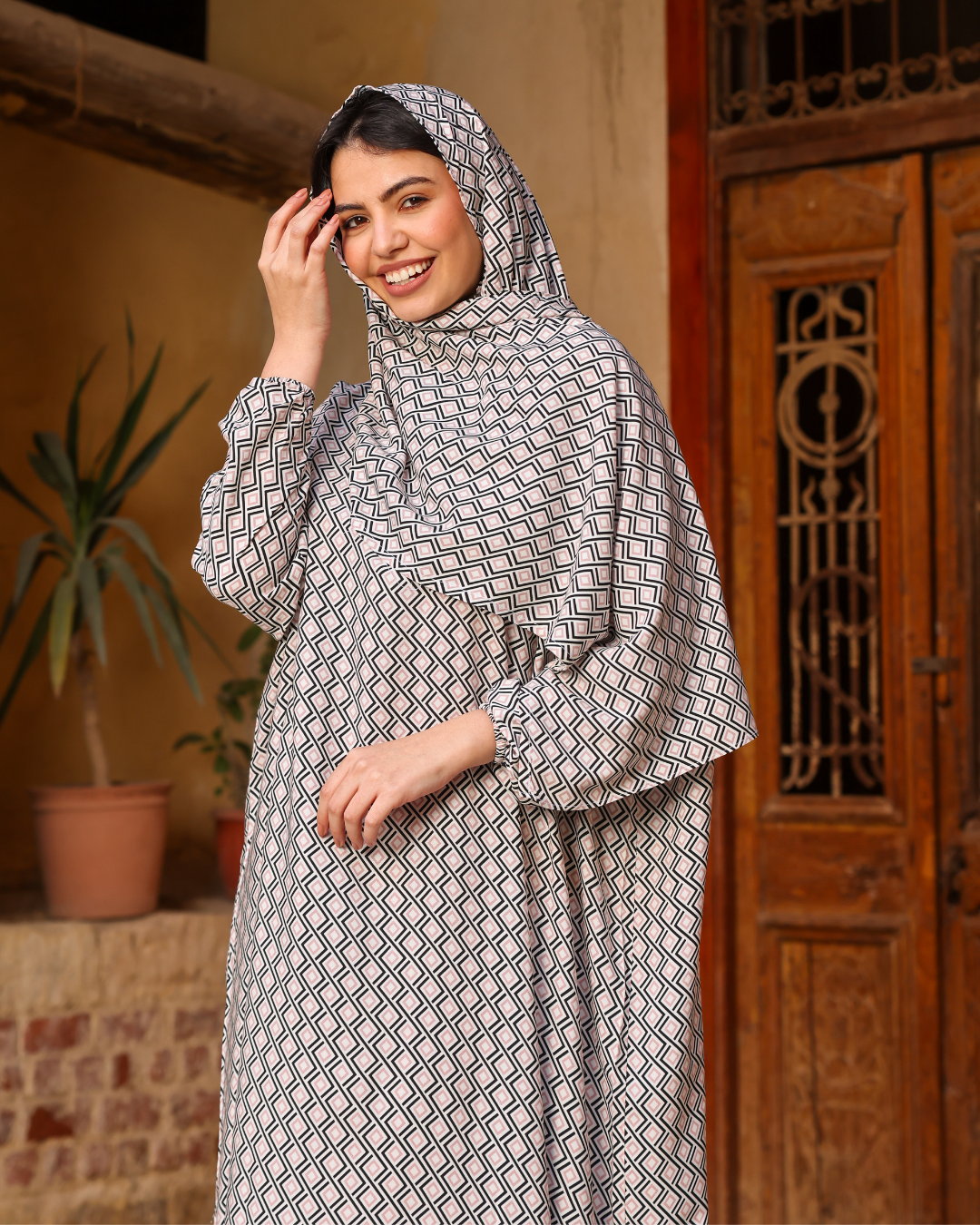 إسدال حريمي مشجر مربعات سوداء