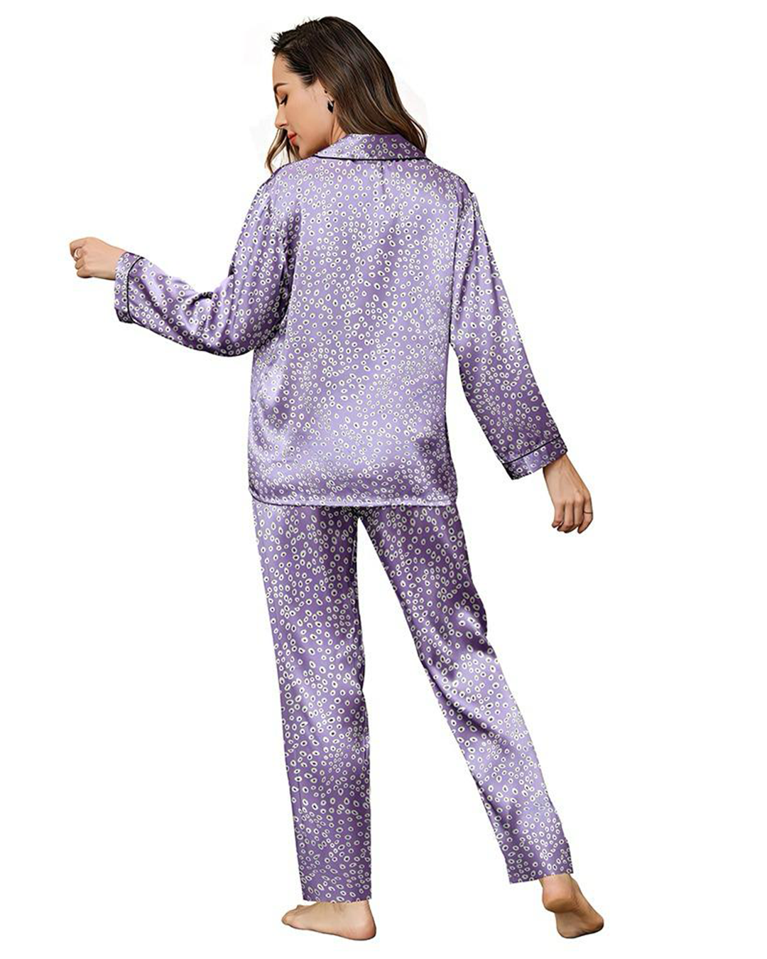 بيجامه حريمي بزراير ستان منقطه