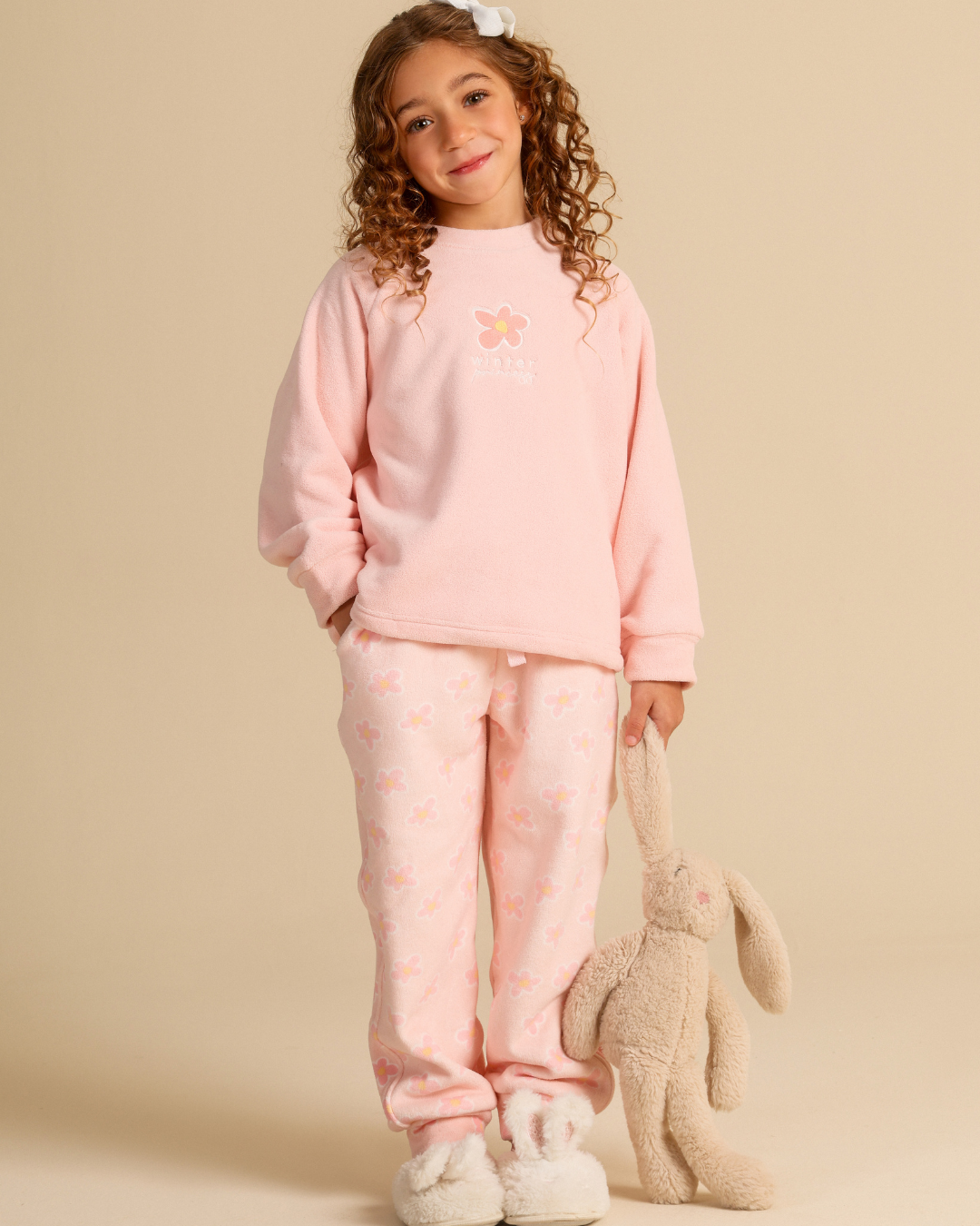 Girls' pajamas with a delicate floral print