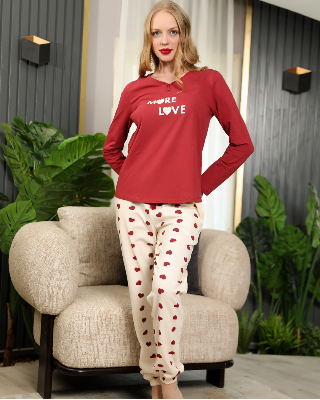MORE LOVE Women's pajamas with T-shirt sleeves and pants printed with hearts